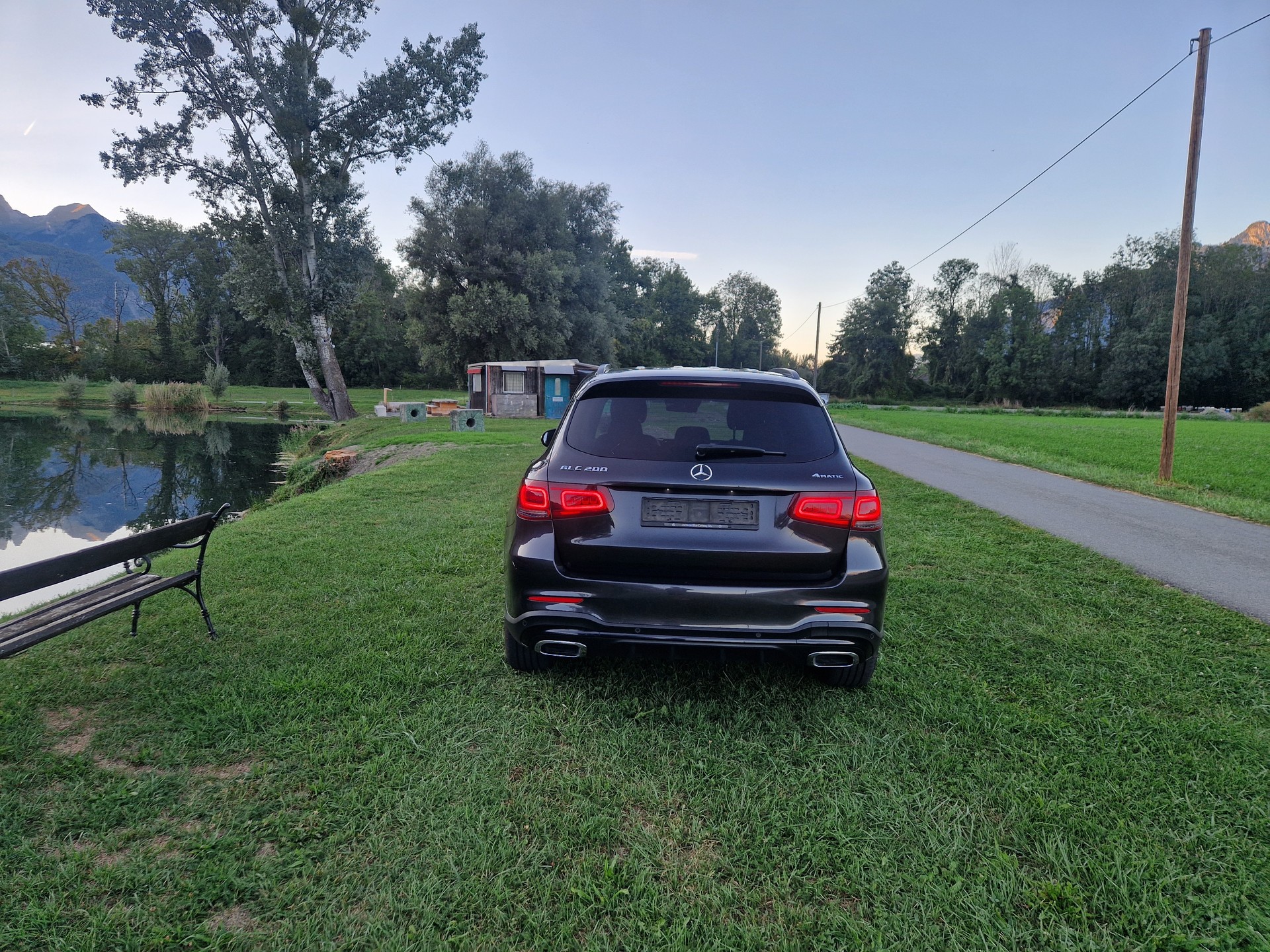 MERCEDES-BENZ GLC 200 AMG Line Plus 4Matic 9G-Tronic-image-4