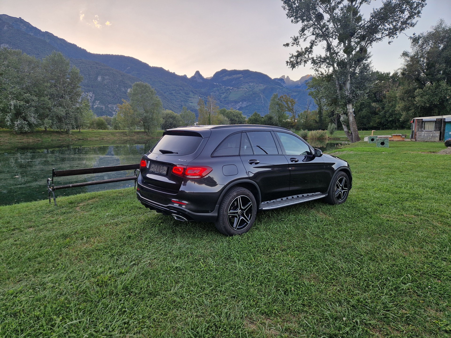 MERCEDES-BENZ GLC 200 AMG Line Plus 4Matic 9G-Tronic-image-3