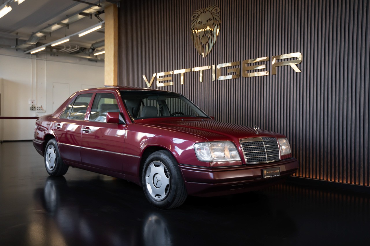 MERCEDES-BENZ E 220-image-0