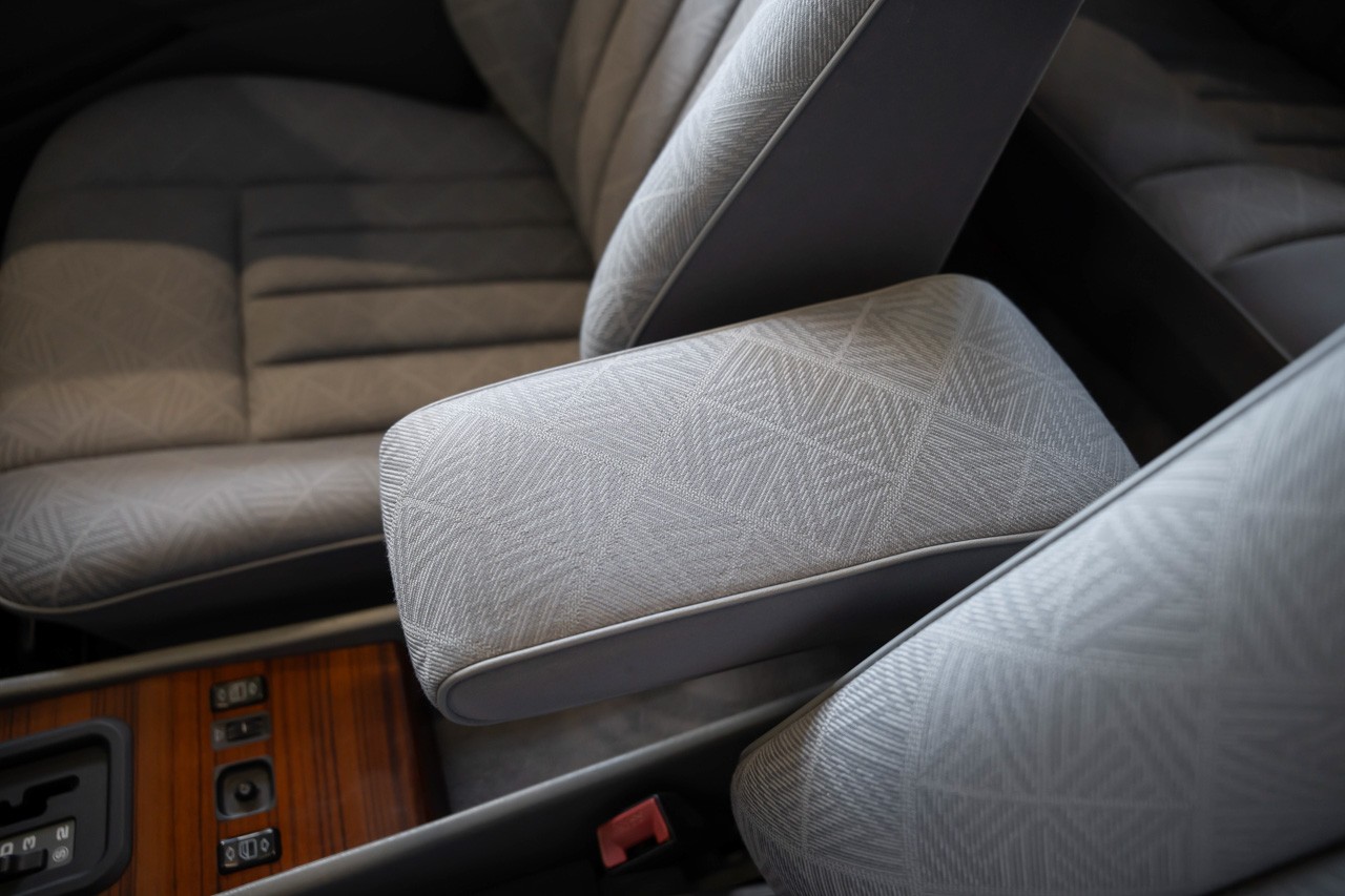 MERCEDES-BENZ E 220-image-14