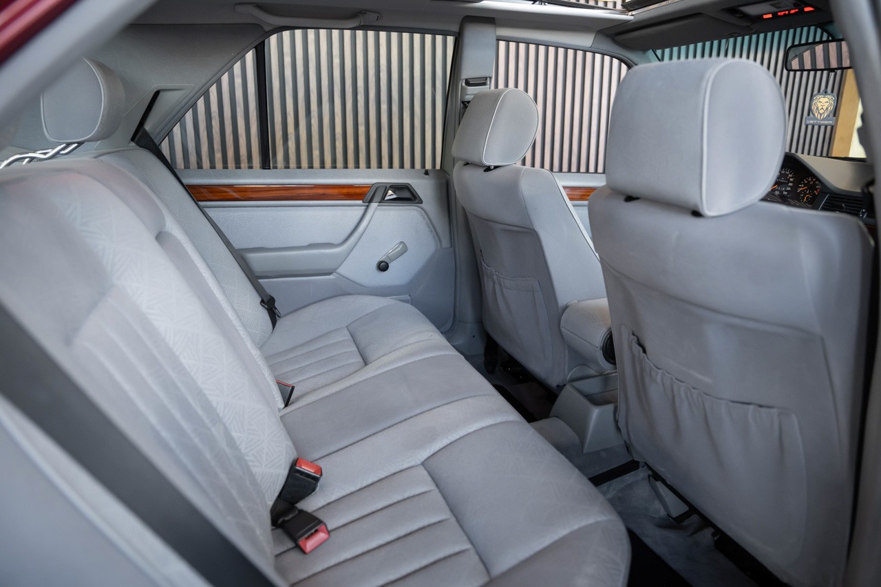 MERCEDES-BENZ E 220-image-20