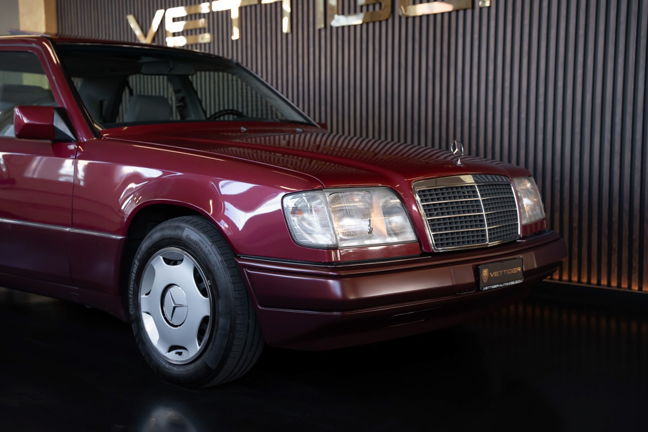 MERCEDES-BENZ E 220-image-9