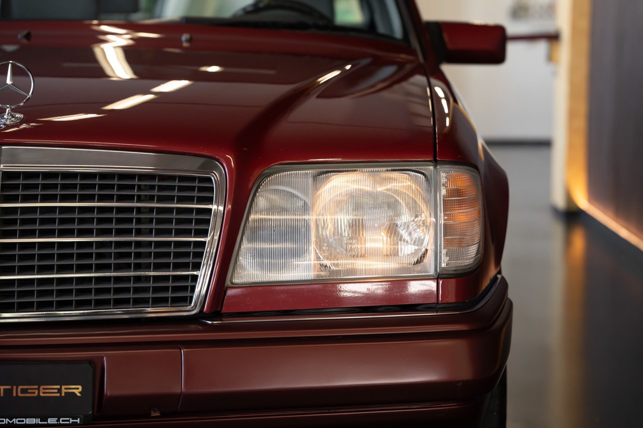 MERCEDES-BENZ E 220-image-7