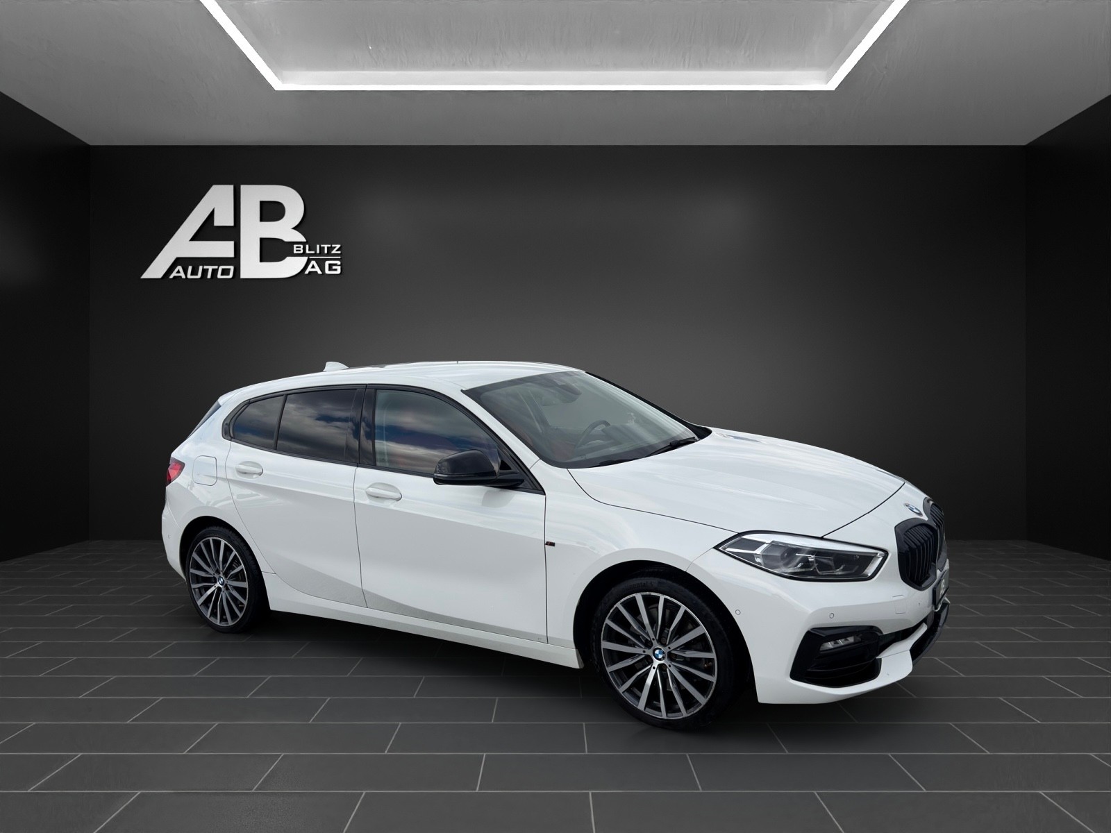 BMW 120d xDrive Steptronic Luxury Line mit 190 PS-image-5