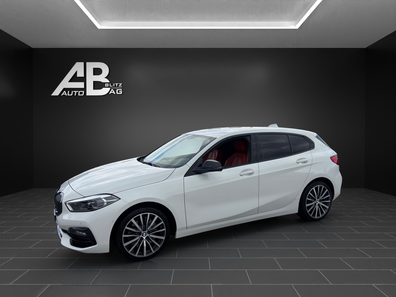 BMW 120d xDrive Steptronic Luxury Line mit 190 PS-image-1