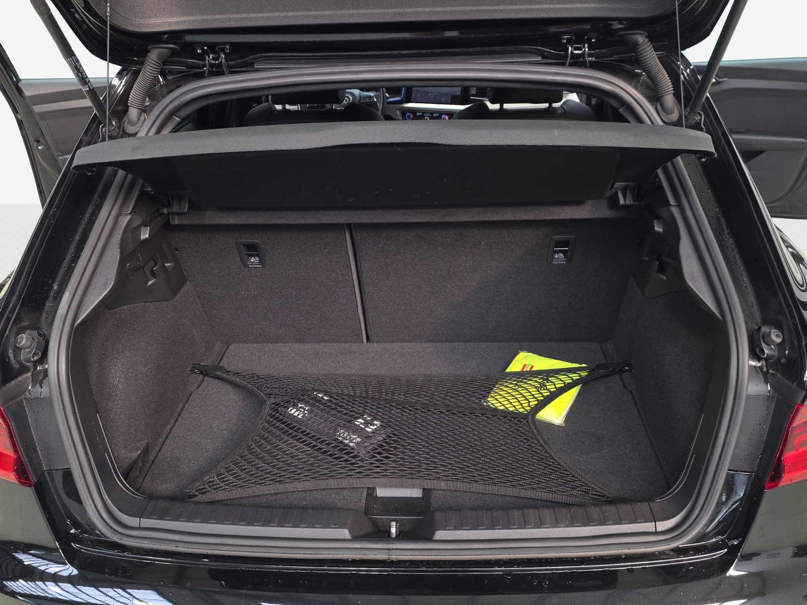 AUDI A1 Sportback 30 TFSI S Line Attraction S-tronic-image-12