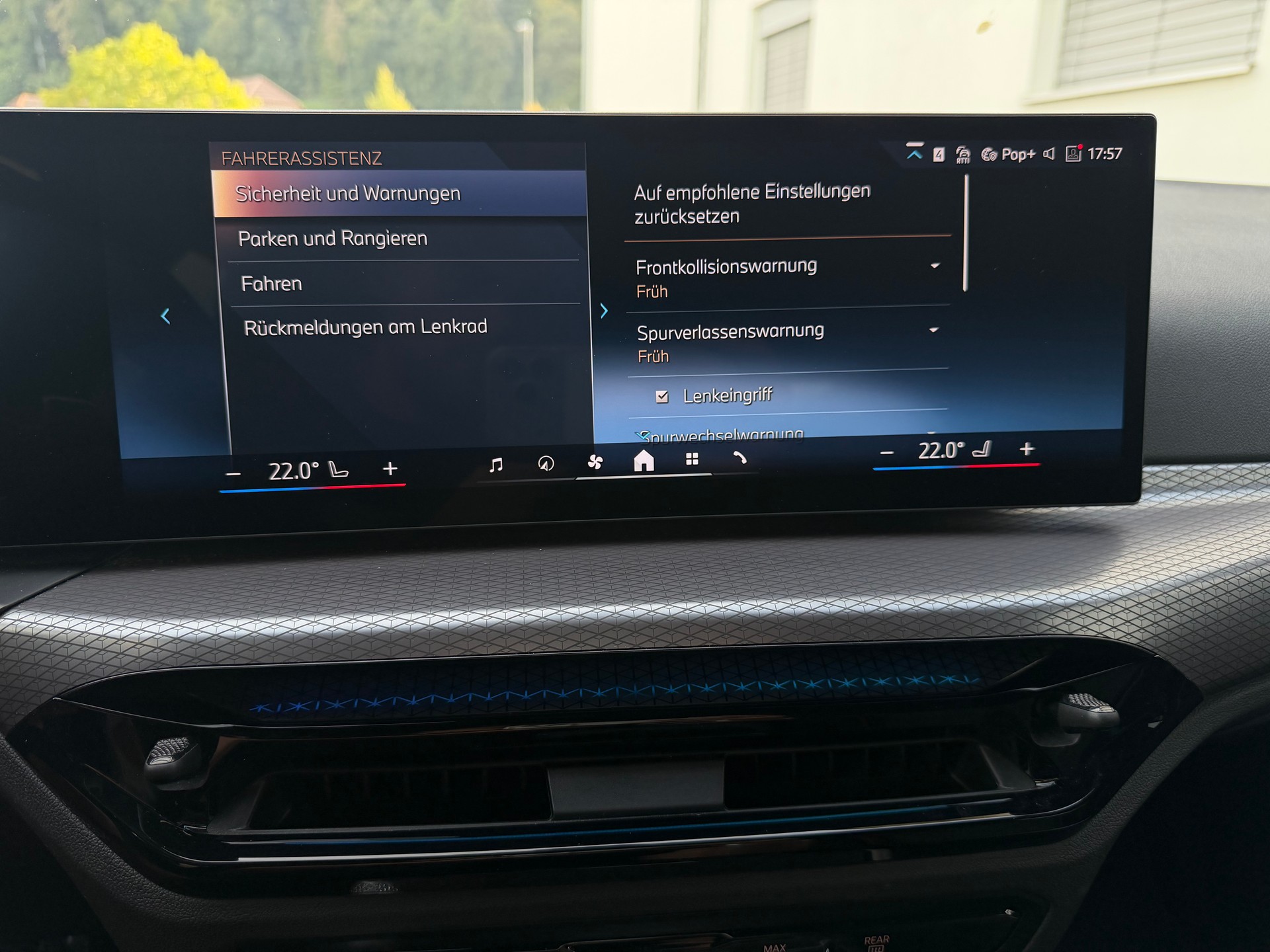 BMW 320d xDrive 48V Touring Steptronic M Sport-image-25