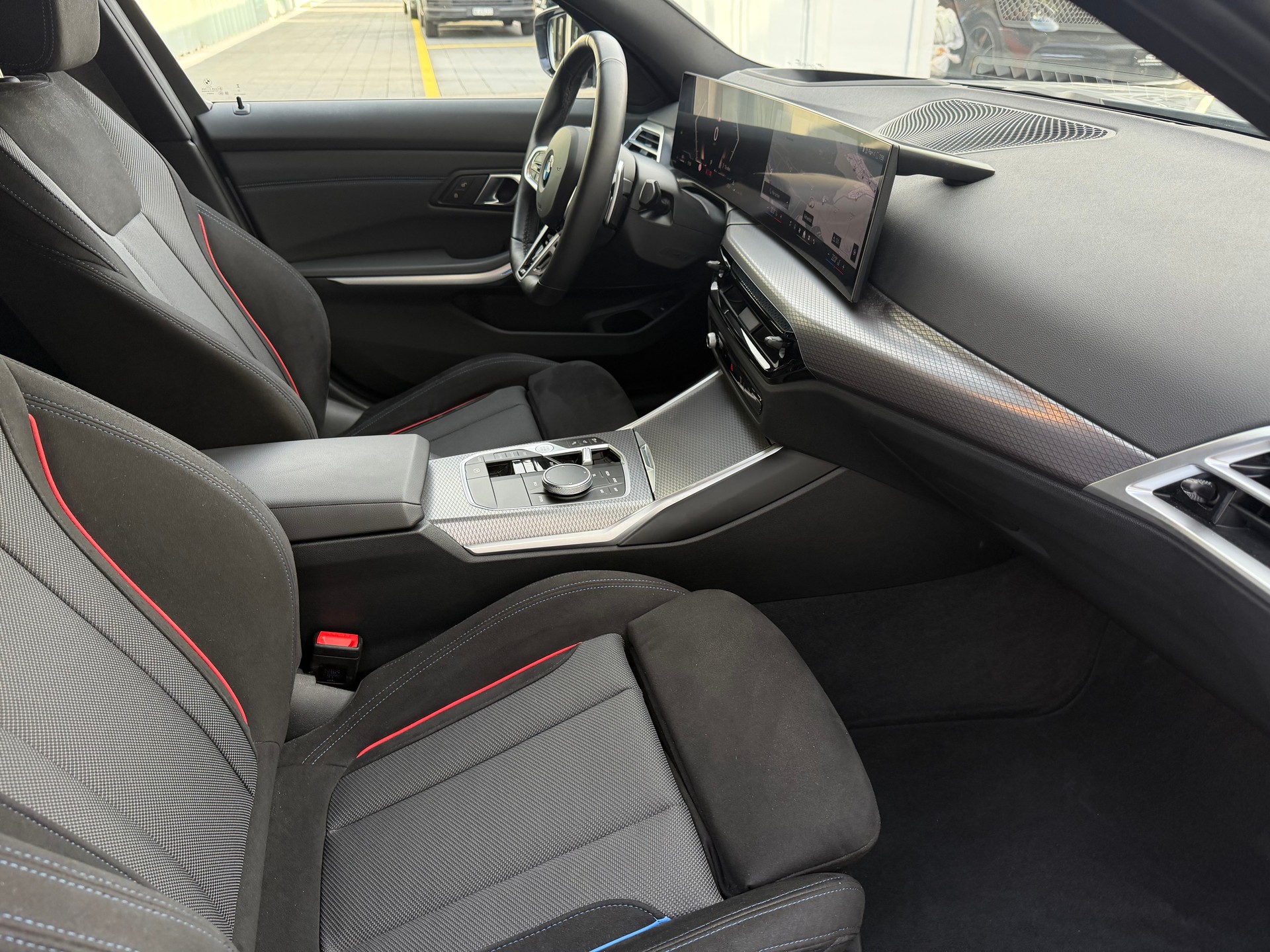 BMW 320d xDrive 48V Touring Steptronic M Sport-image-15