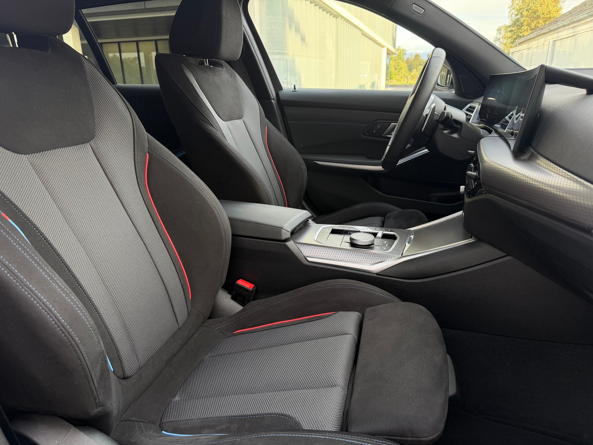 BMW 320d xDrive 48V Touring Steptronic M Sport-image-16