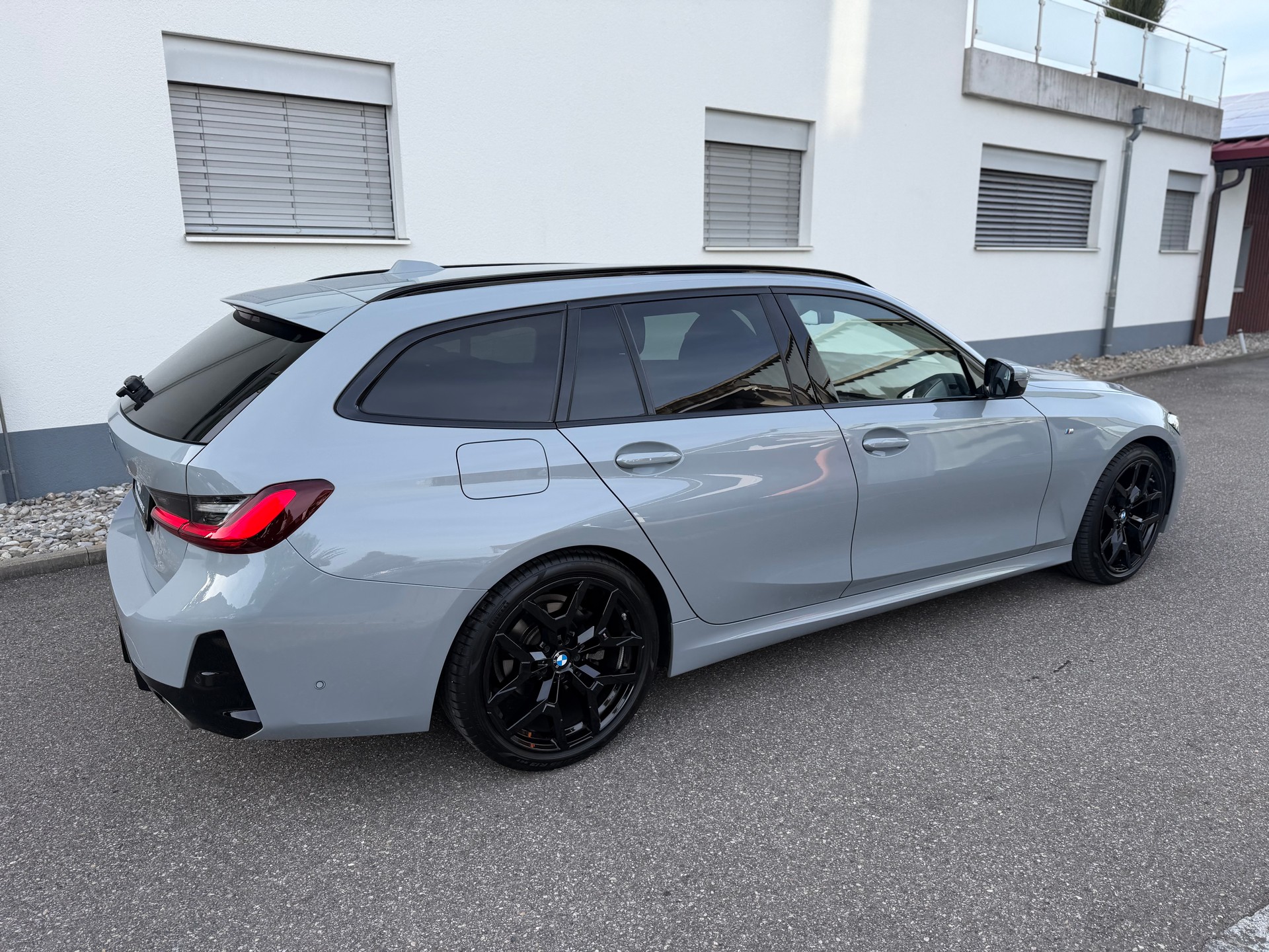 BMW 320d xDrive 48V Touring Steptronic M Sport-image-5