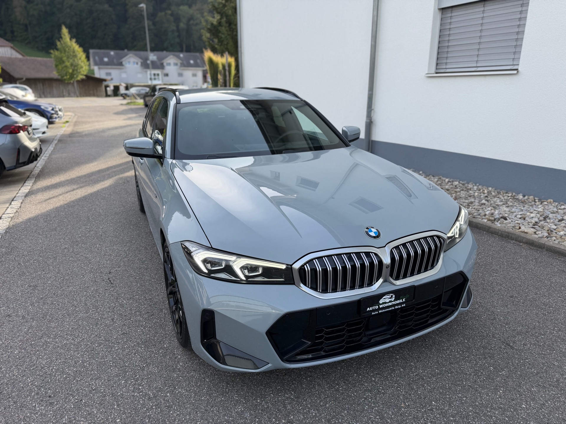 BMW 320d xDrive 48V Touring Steptronic M Sport-image-0