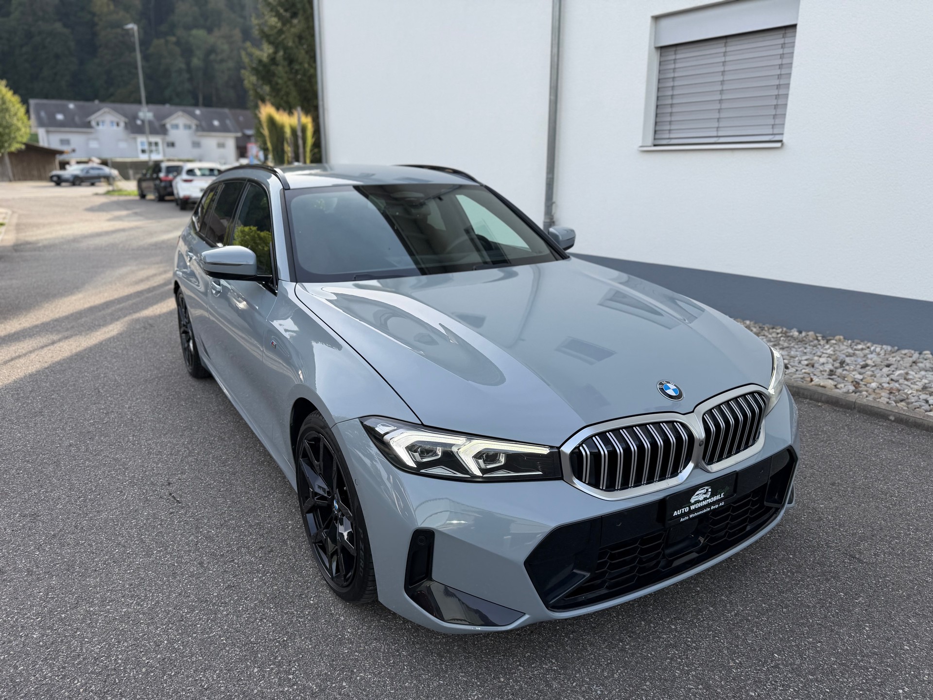 BMW 320d xDrive 48V Touring Steptronic M Sport-image-1