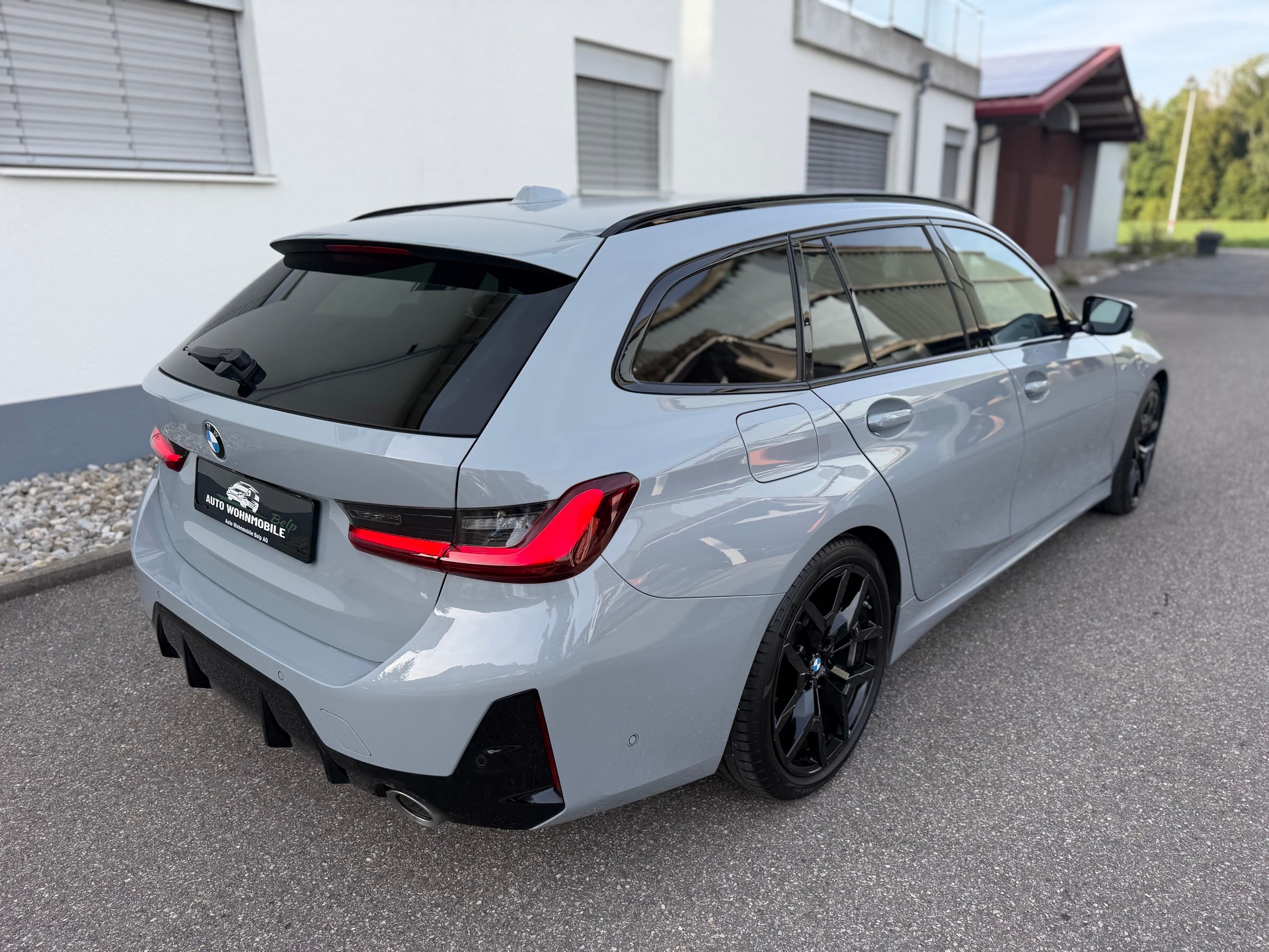BMW 320d xDrive 48V Touring Steptronic M Sport-image-6