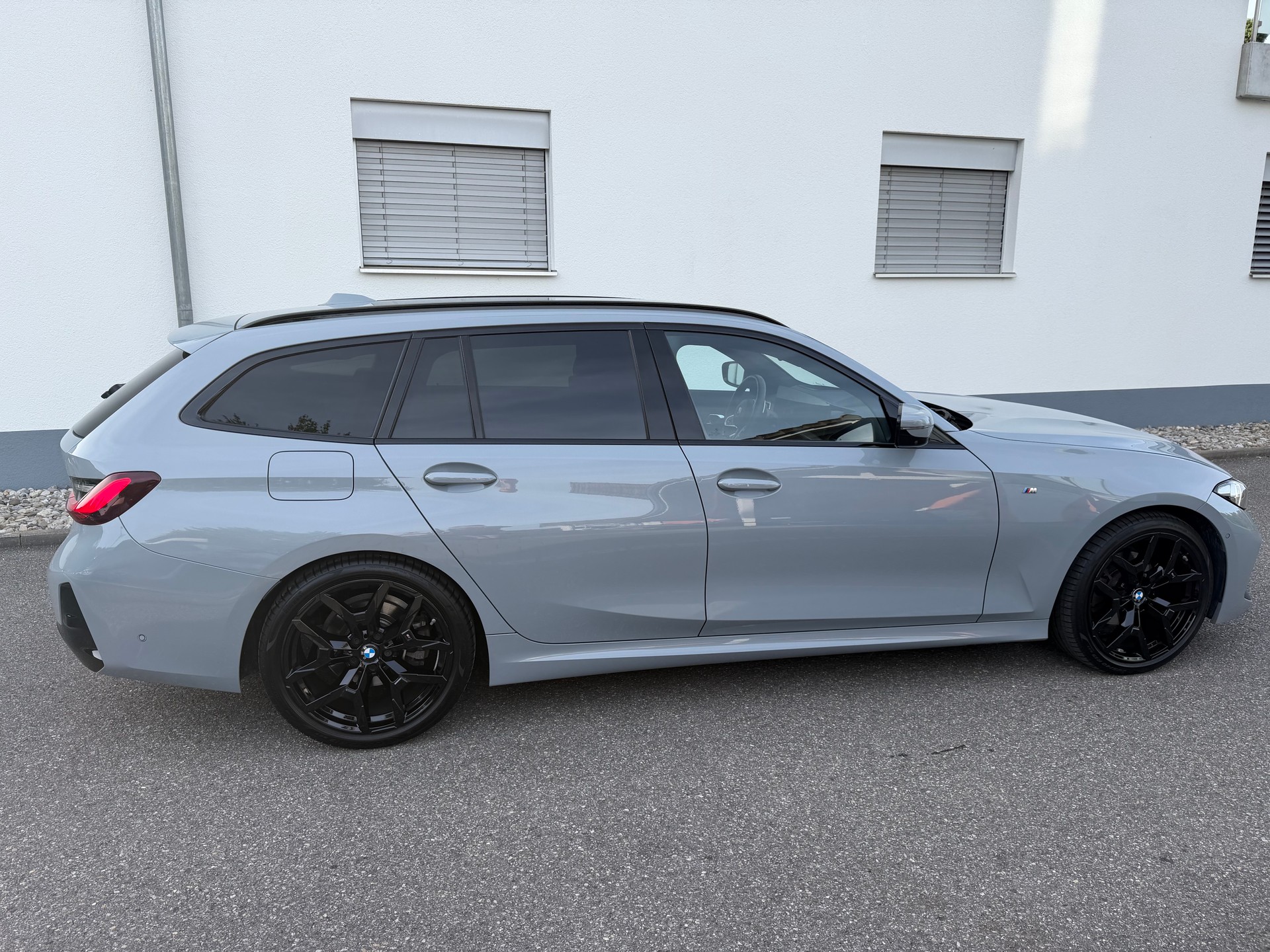 BMW 320d xDrive 48V Touring Steptronic M Sport-image-4