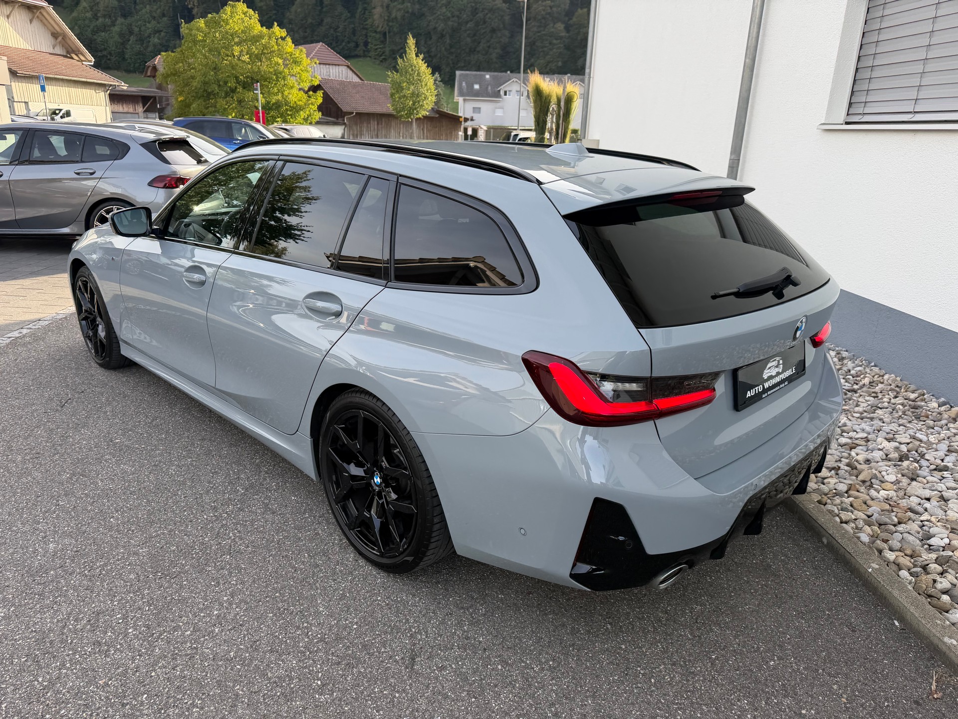 BMW 320d xDrive 48V Touring Steptronic M Sport-image-13