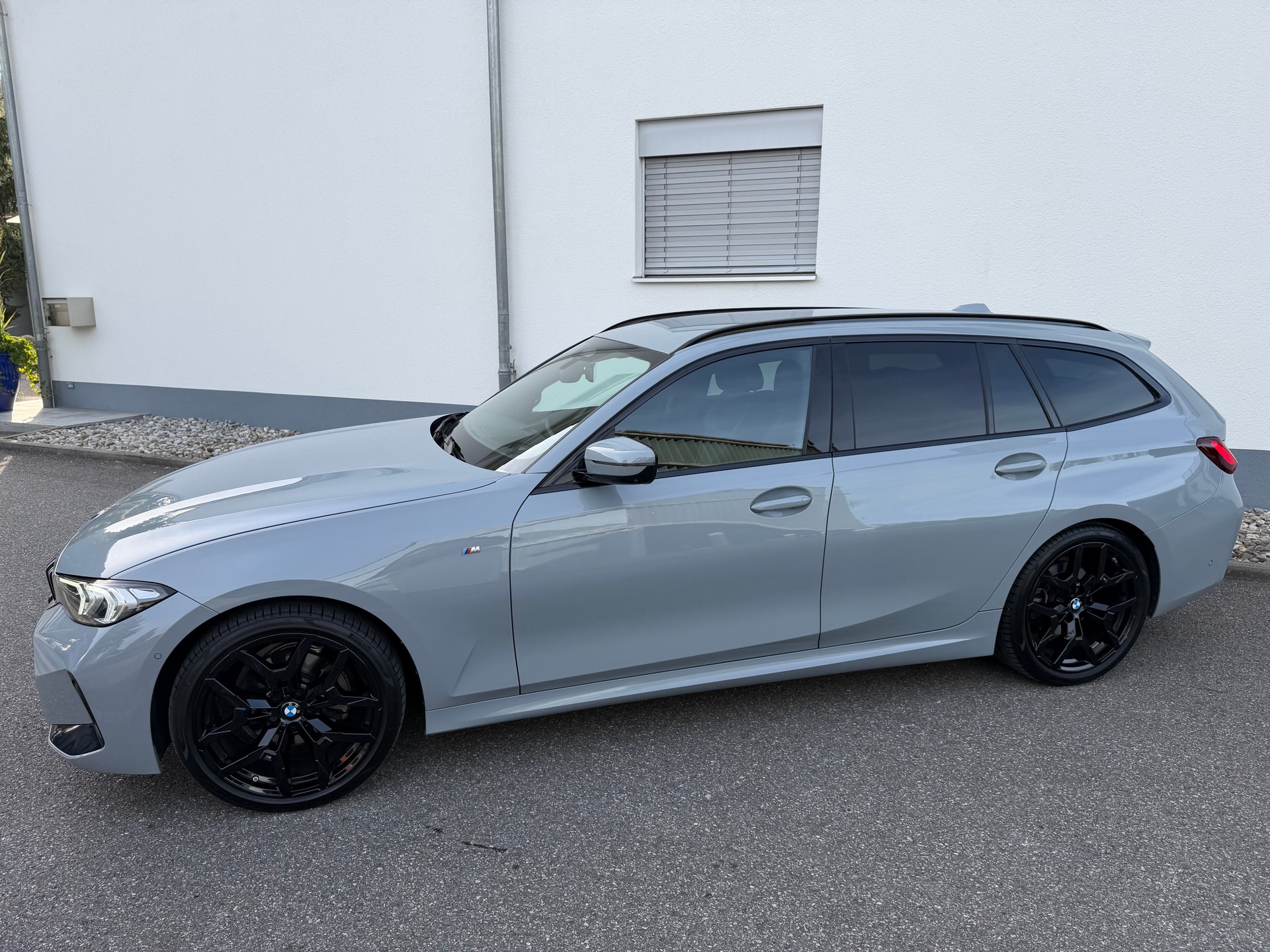 BMW 320d xDrive 48V Touring Steptronic M Sport-image-11