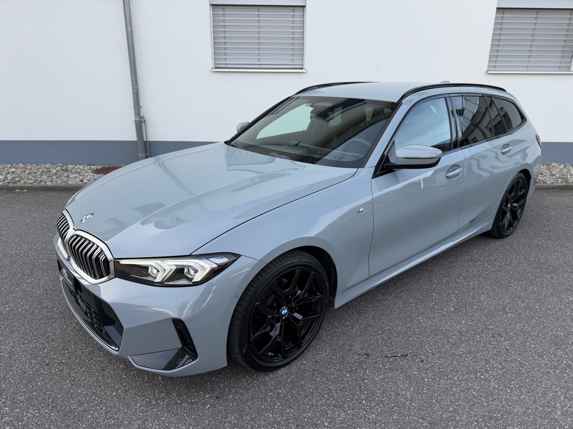 BMW 320d xDrive 48V Touring Steptronic M Sport-image-10