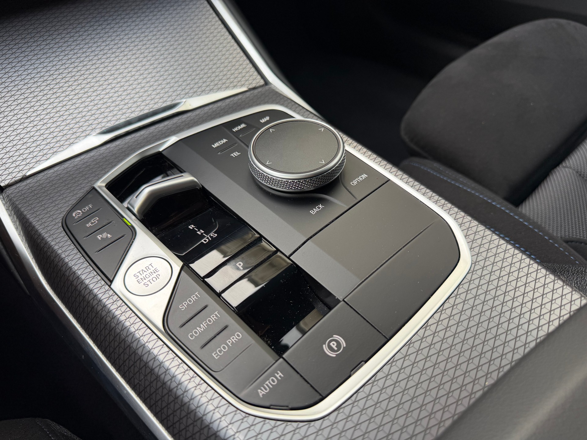 BMW 320d xDrive 48V Touring Steptronic M Sport-image-26