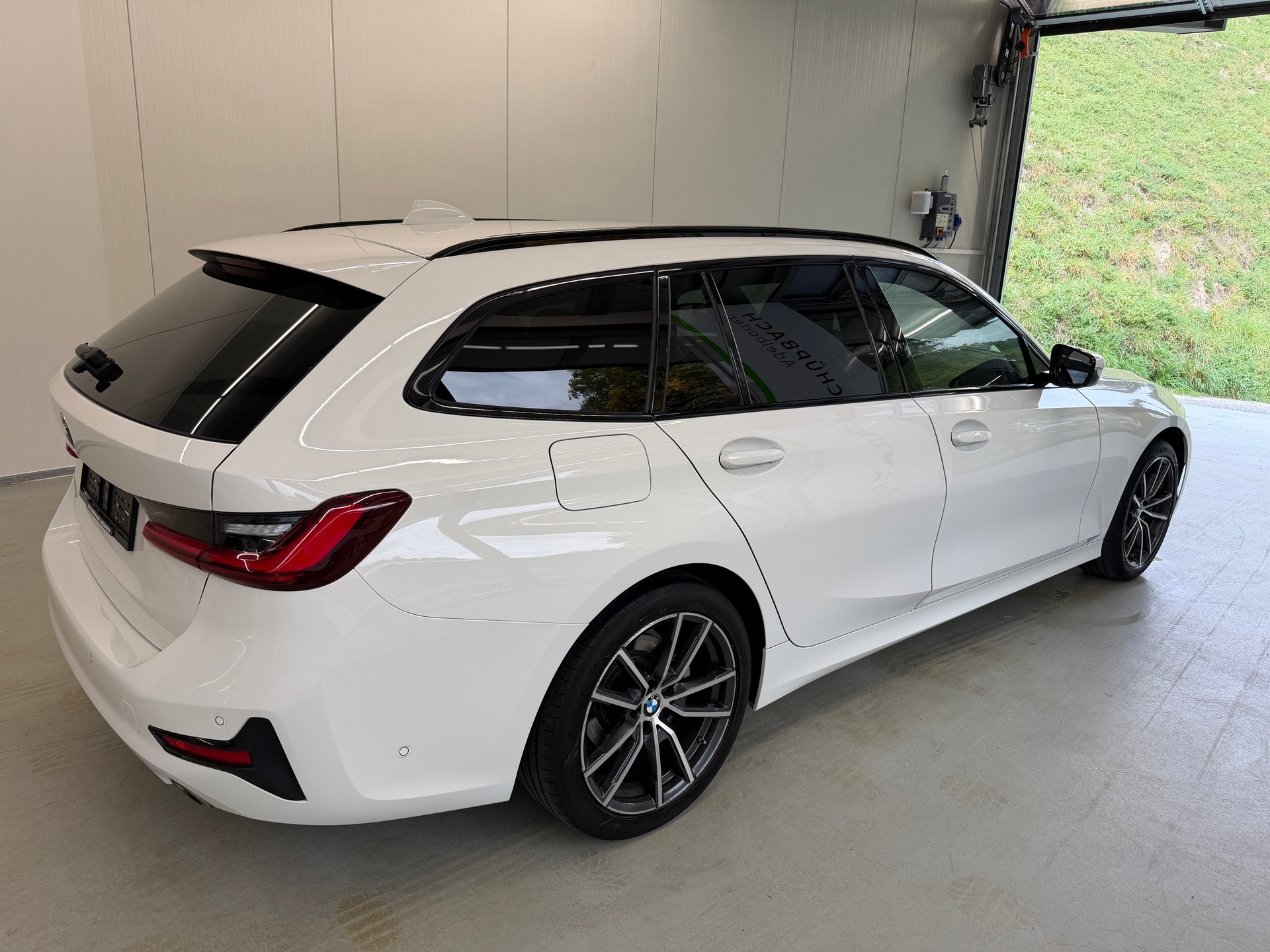 BMW 320d xDrive 48V Touring Sport Line Steptronic-image-2