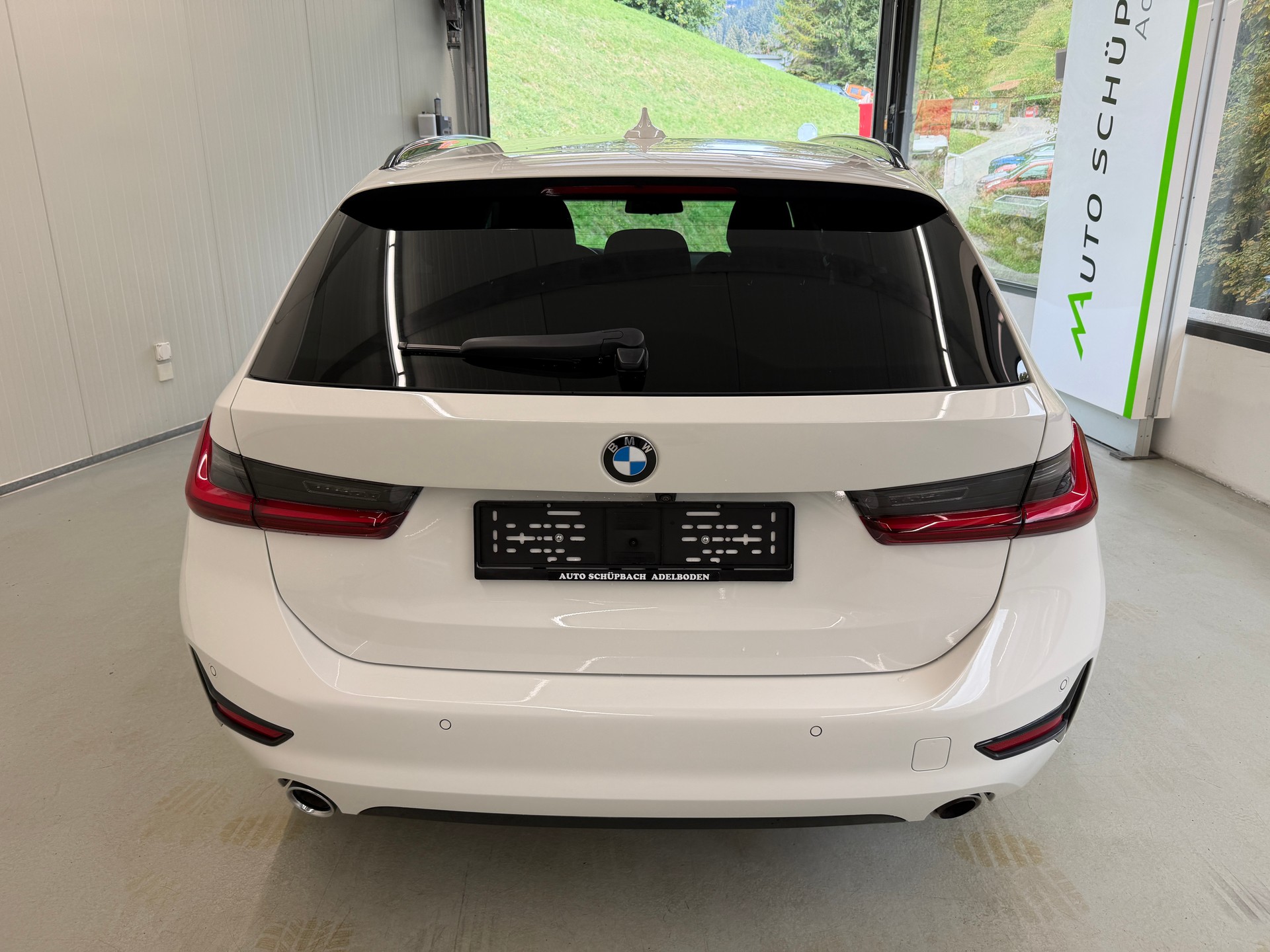 BMW 320d xDrive 48V Touring Sport Line Steptronic-image-4