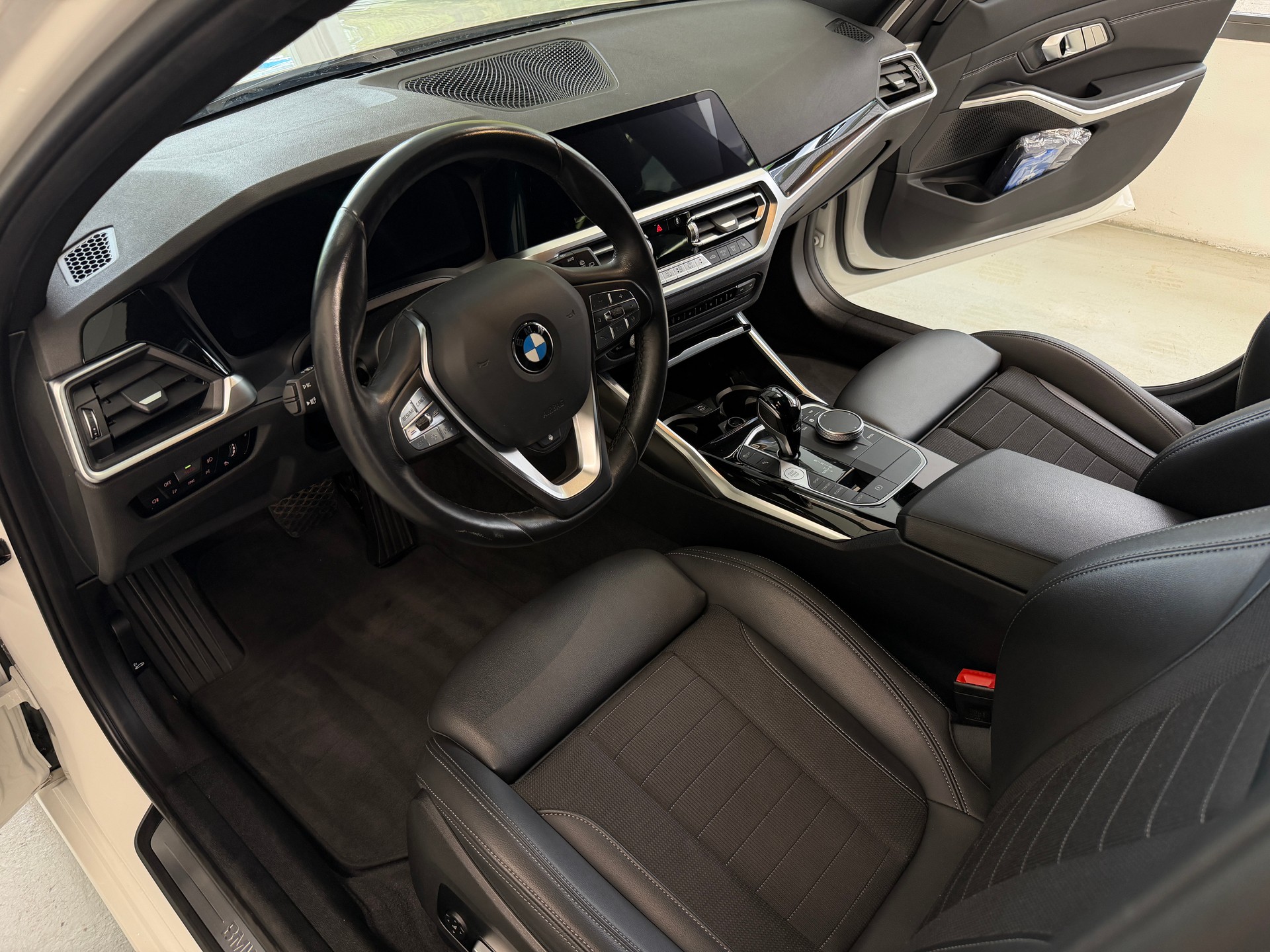 BMW 320d xDrive 48V Touring Sport Line Steptronic-image-9
