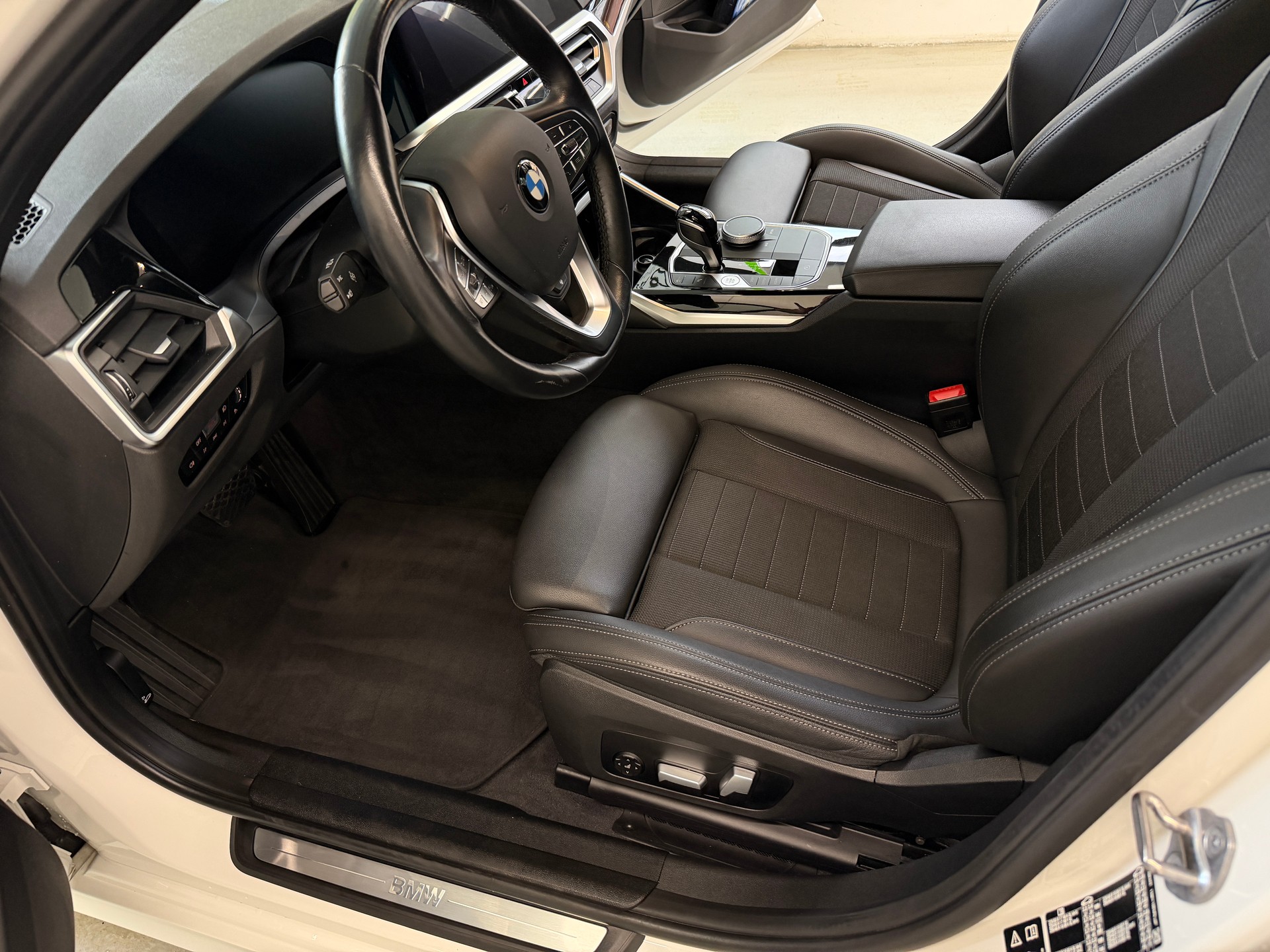 BMW 320d xDrive 48V Touring Sport Line Steptronic-image-10