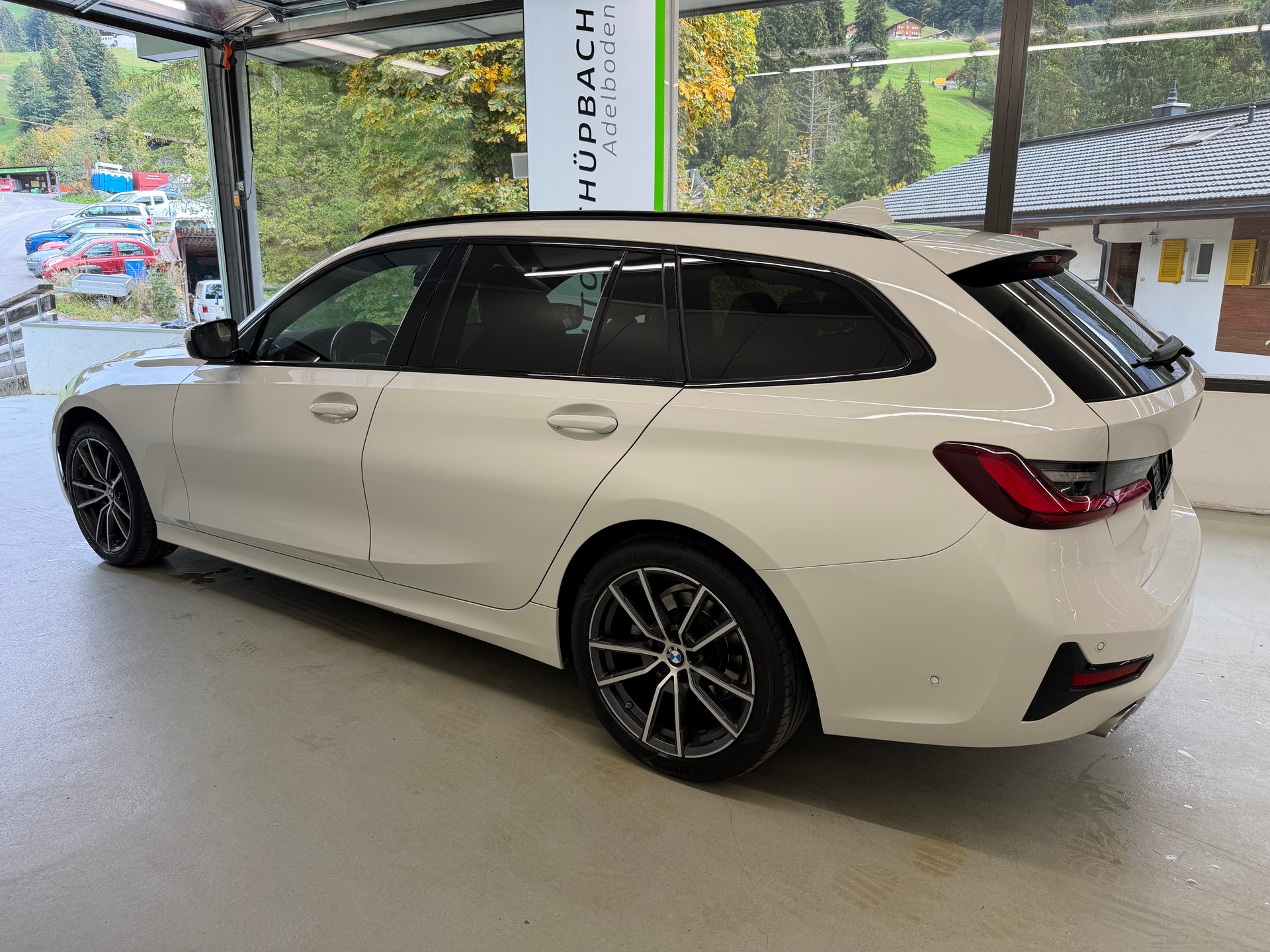 BMW 320d xDrive 48V Touring Sport Line Steptronic-image-6