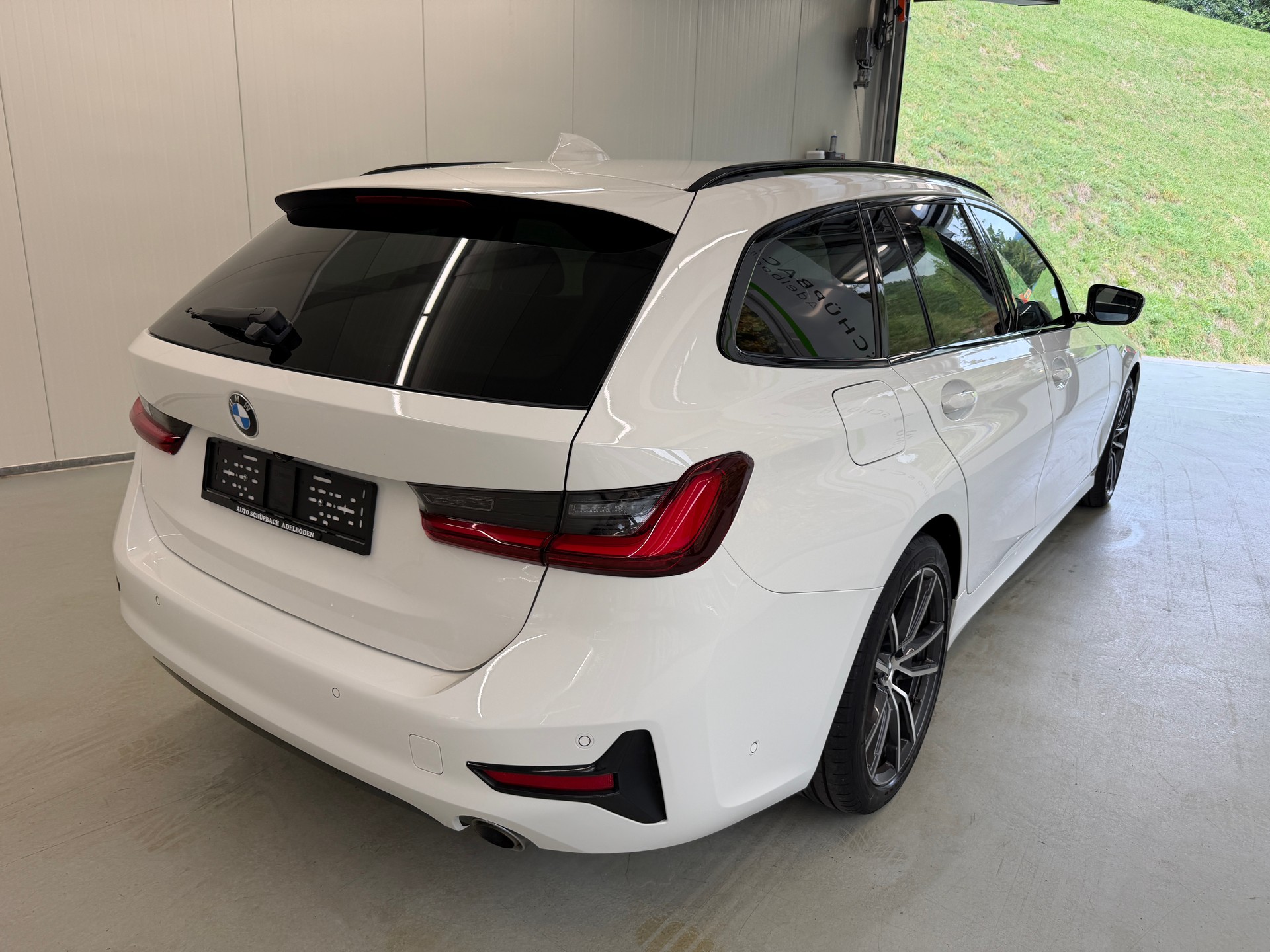 BMW 320d xDrive 48V Touring Sport Line Steptronic-image-3