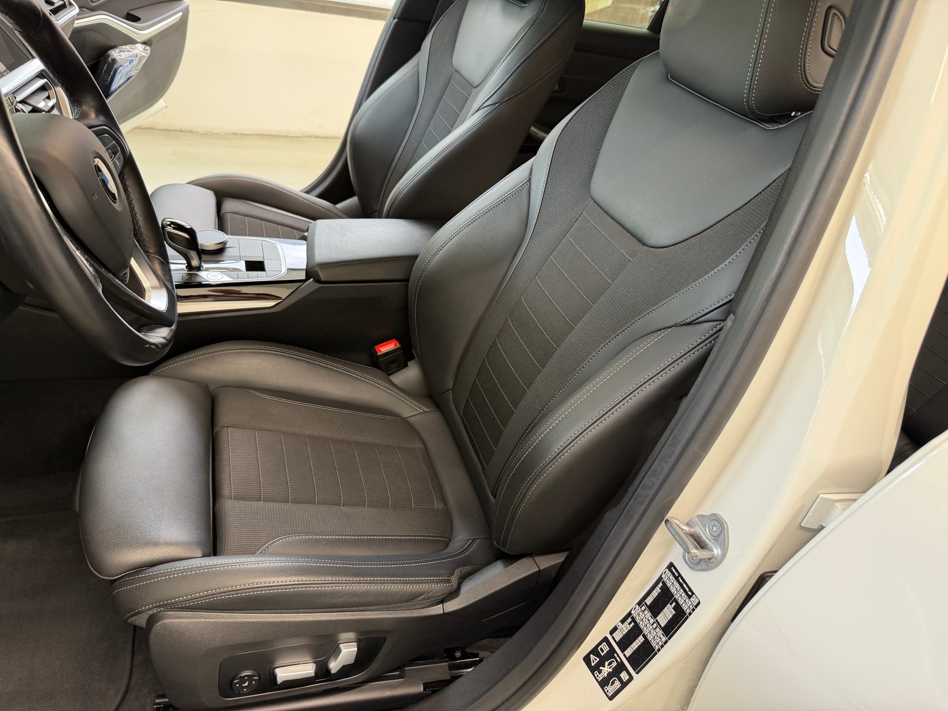 BMW 320d xDrive 48V Touring Sport Line Steptronic-image-11