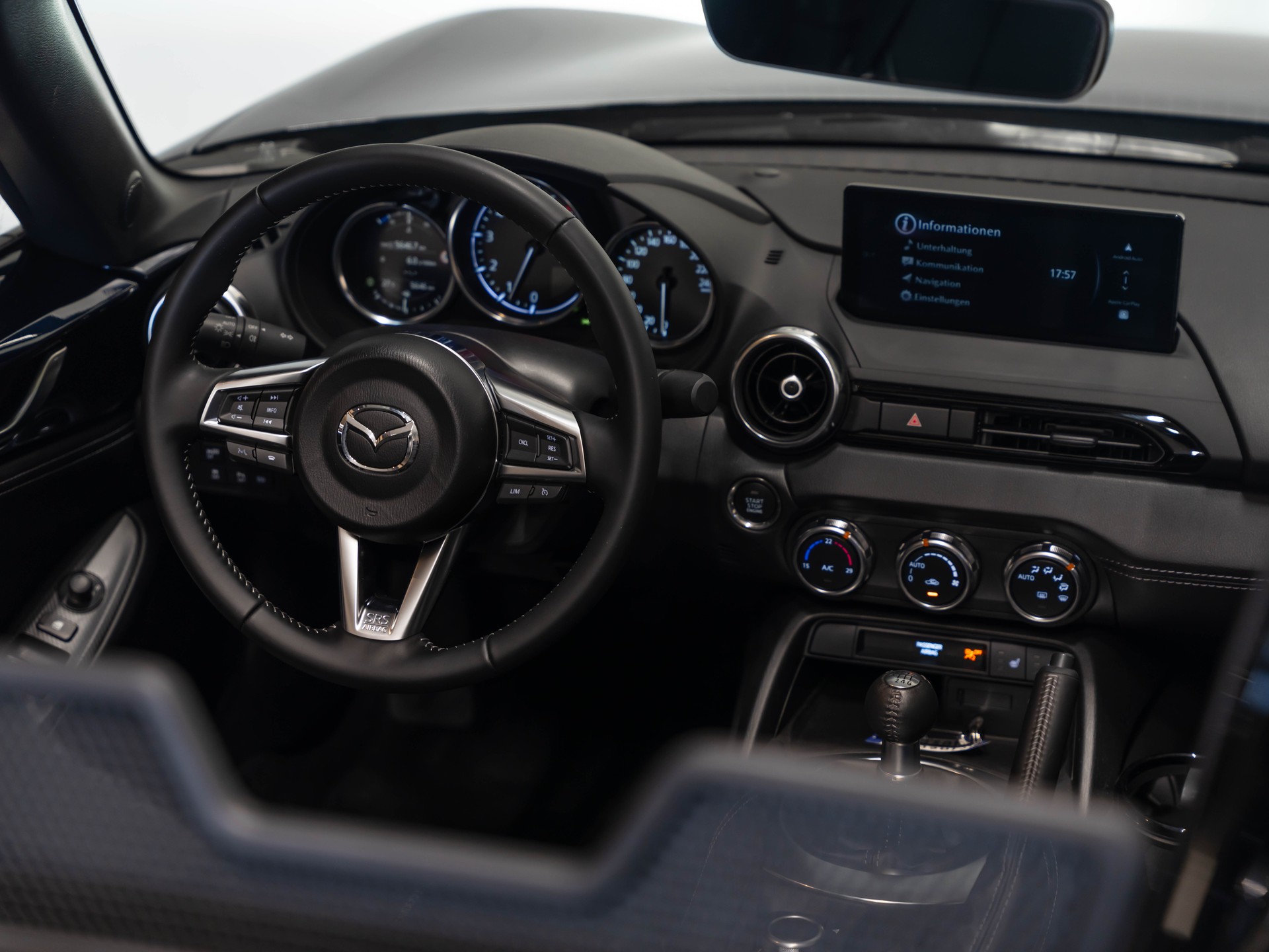 MAZDA MX-5 Skyactiv-G 132 Exclusive-line-image-34