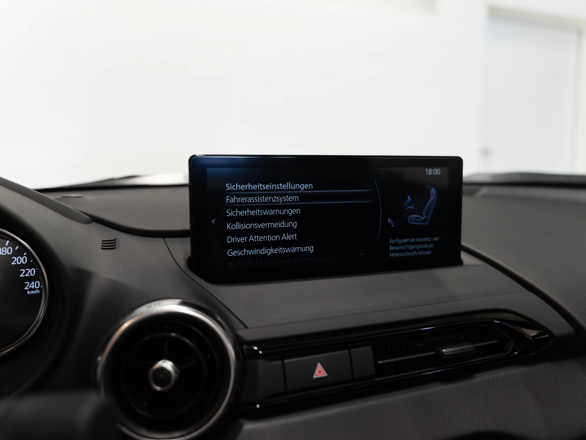 MAZDA MX-5 Skyactiv-G 132 Exclusive-line-image-28