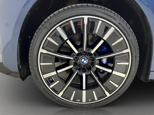 BMW iX3 50 xDrive M Sport-image-7