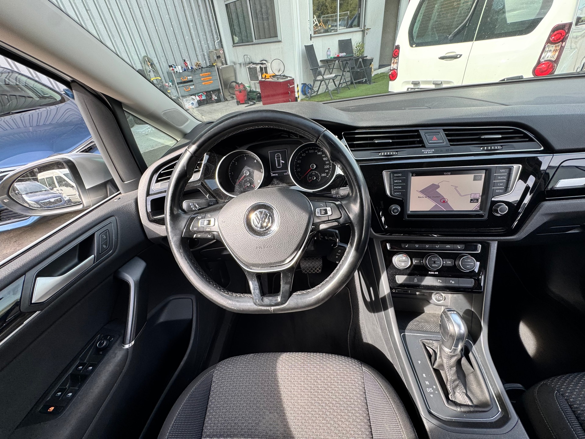 VW Touran 2.0 TDI BlueMotion Technology Highline DSG-image-8