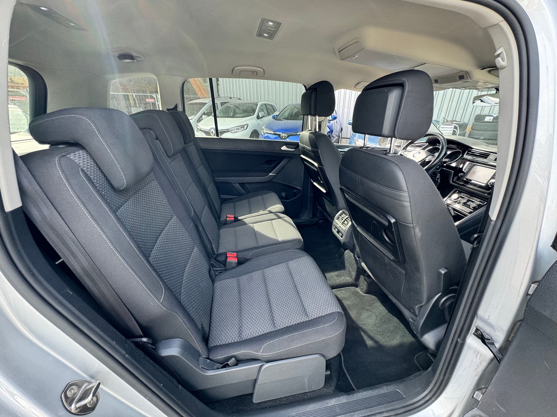 VW Touran 2.0 TDI BlueMotion Technology Highline DSG-image-14