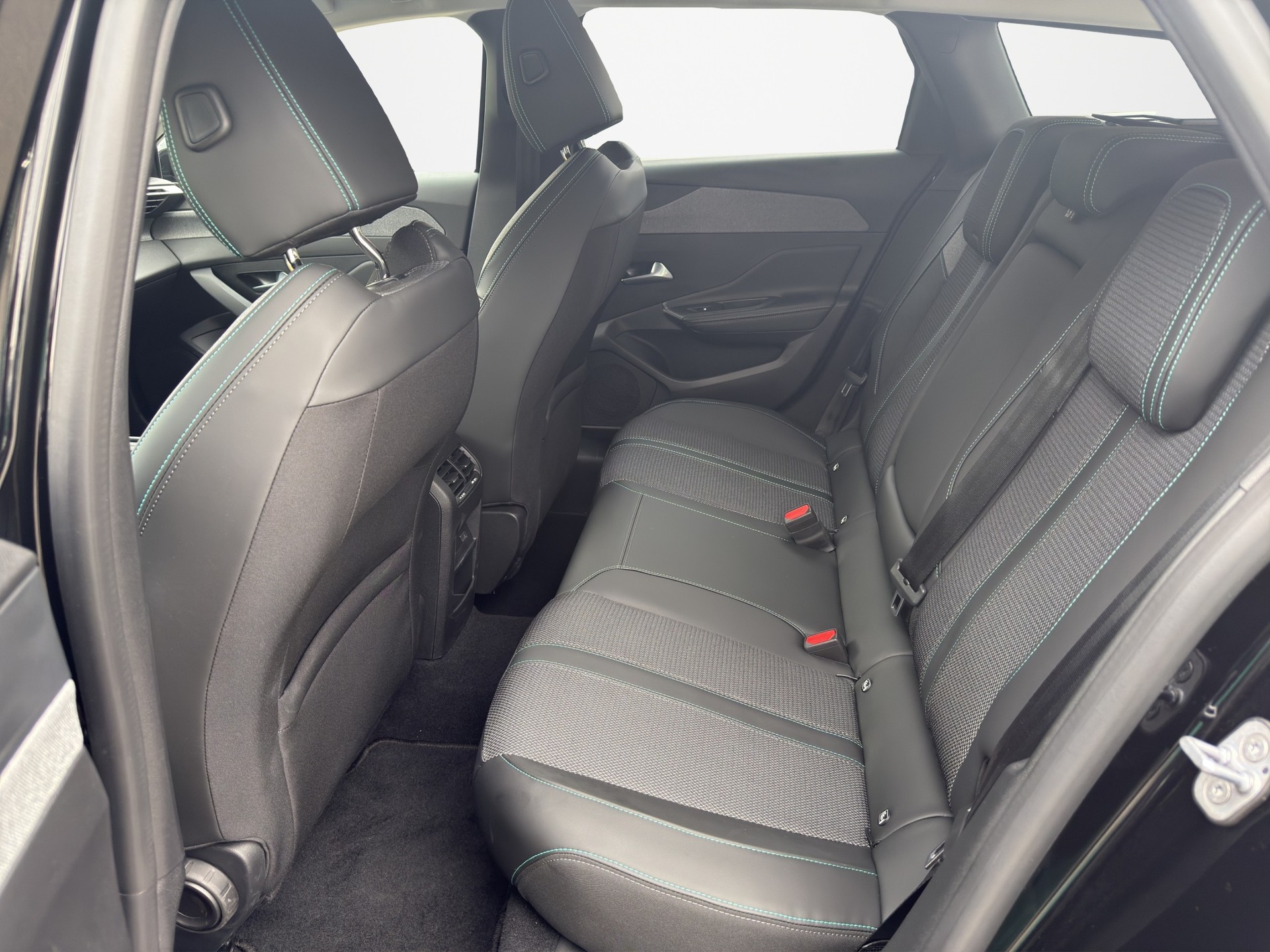 PEUGEOT 308 SW 1.2 Pure Tech Allure EAT8 LEASING AB 259.05 CHF / MONAT-image-7