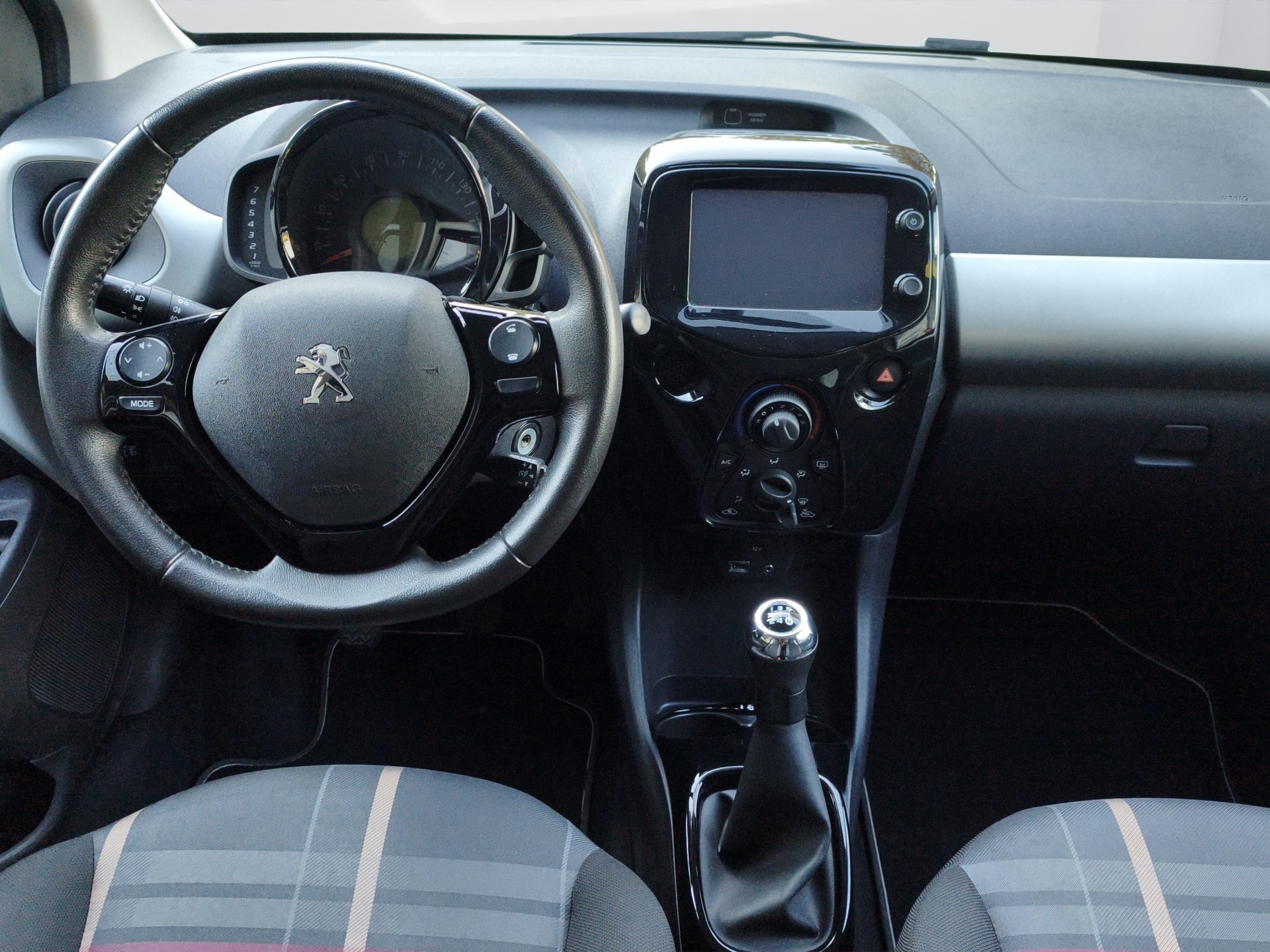 PEUGEOT 108 1.2 VTi Allure-image-10