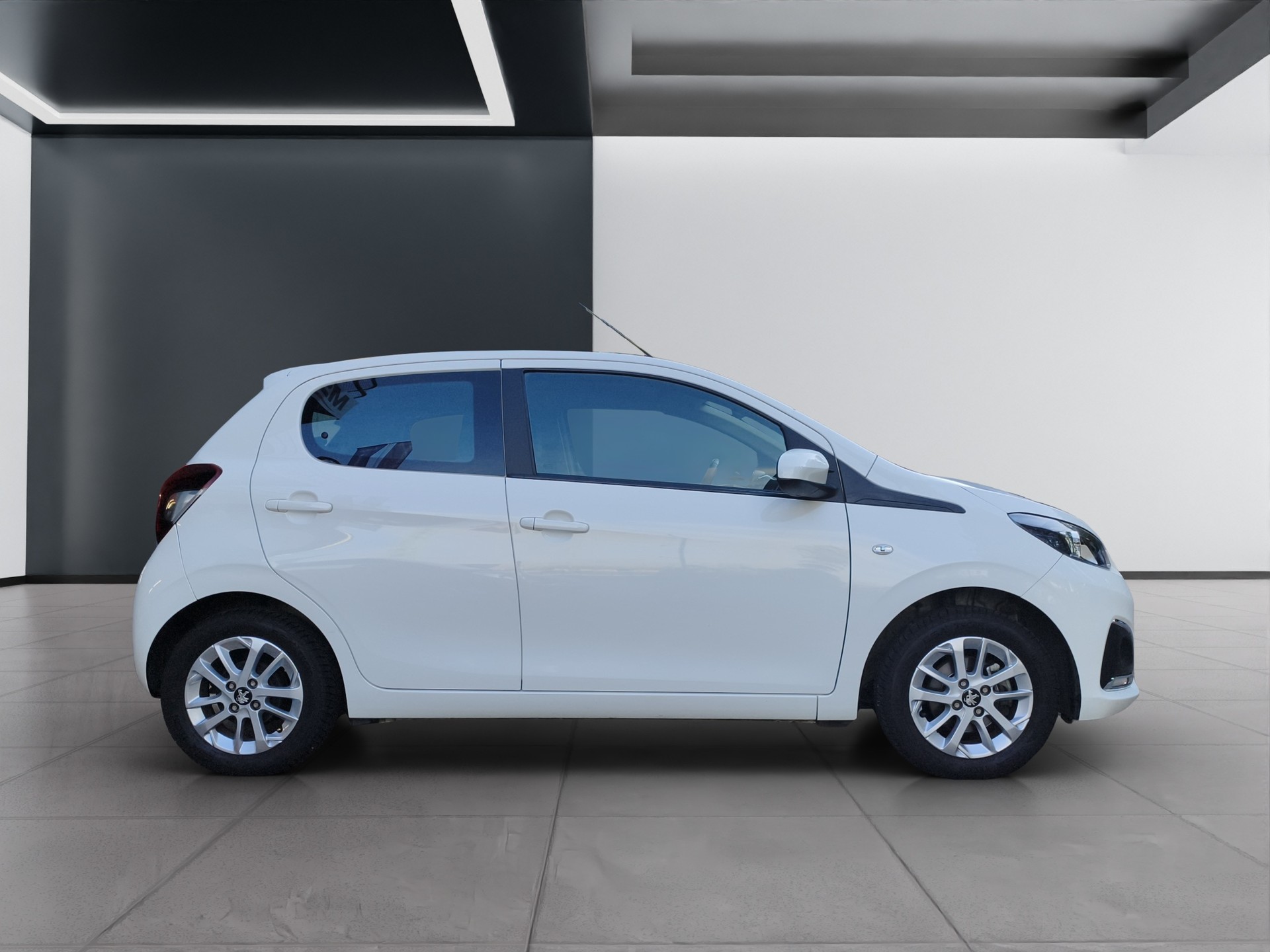 PEUGEOT 108 1.2 VTi Allure-image-5