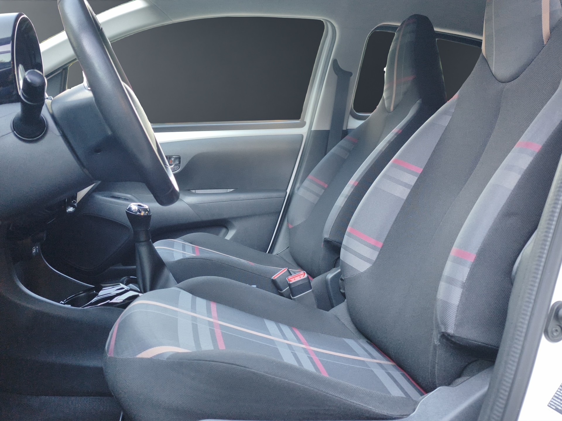 PEUGEOT 108 1.2 VTi Allure-image-8