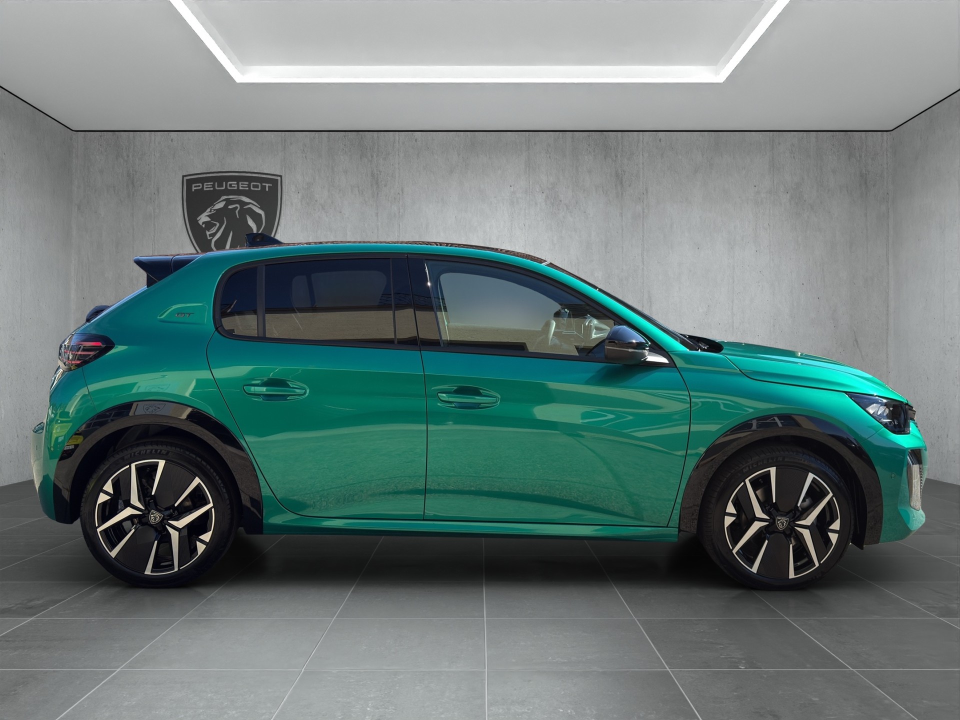 PEUGEOT 208 1.2 Hybrid 145 GT Exclusive-image-3