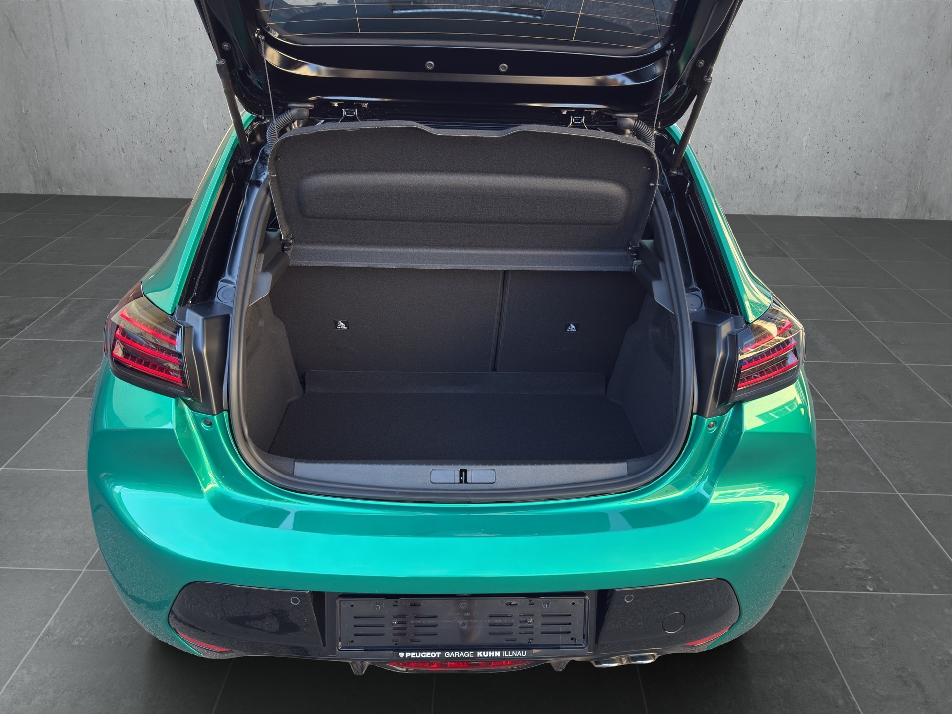 PEUGEOT 208 1.2 Hybrid 145 GT Exclusive-image-18