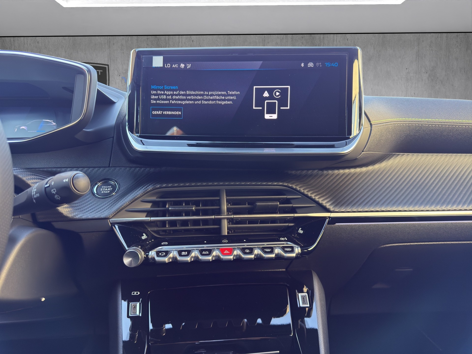 PEUGEOT 208 1.2 Hybrid 145 GT Exclusive-image-14