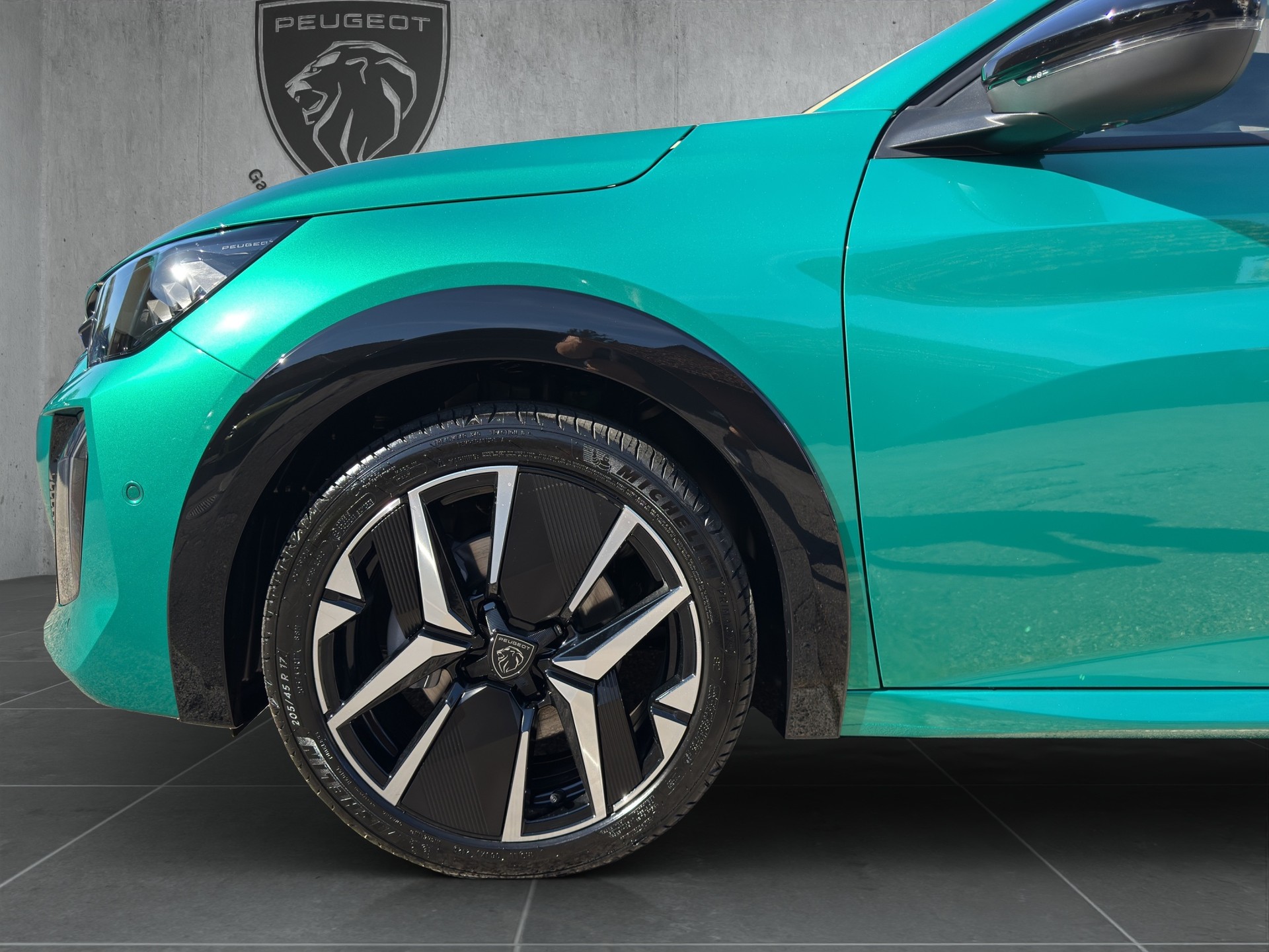 PEUGEOT 208 1.2 Hybrid 145 GT Exclusive-image-19