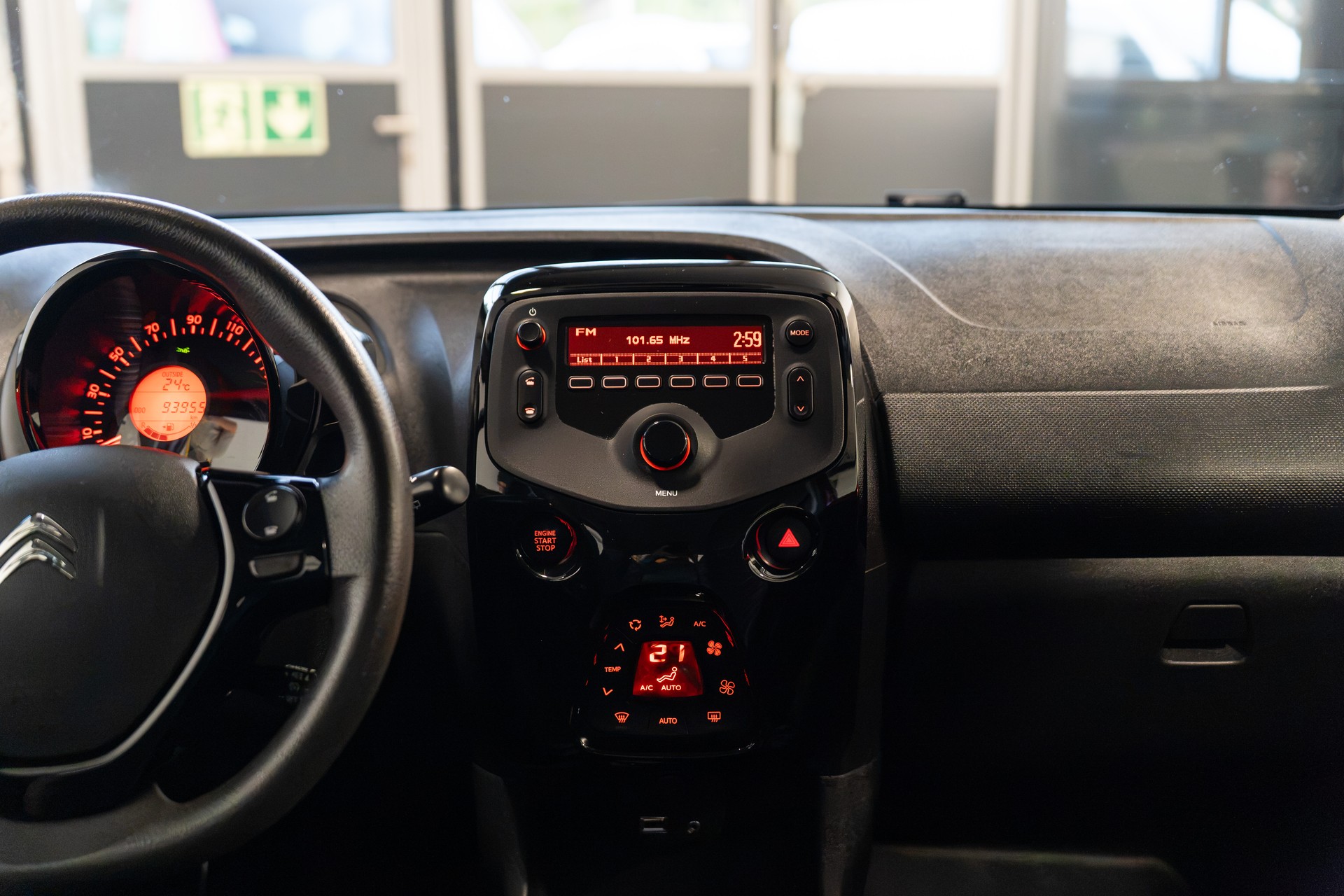 CITROEN C1 1.0 VTi Swiss Edition Stop&Start-image-11