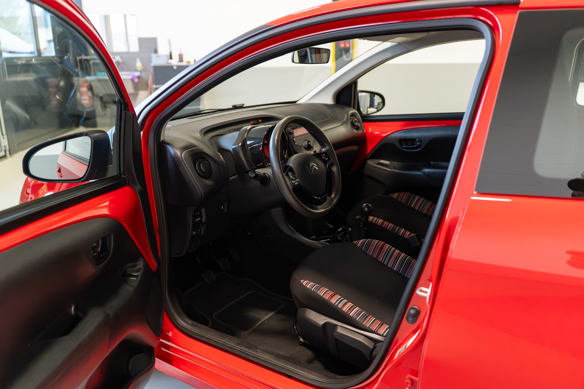 CITROEN C1 1.0 VTi Swiss Edition Stop&Start-image-8