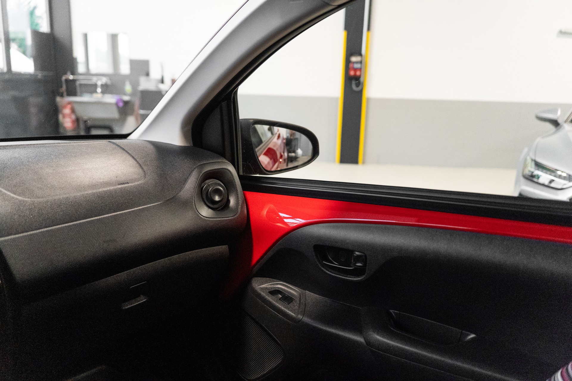CITROEN C1 1.0 VTi Swiss Edition Stop&Start-image-12