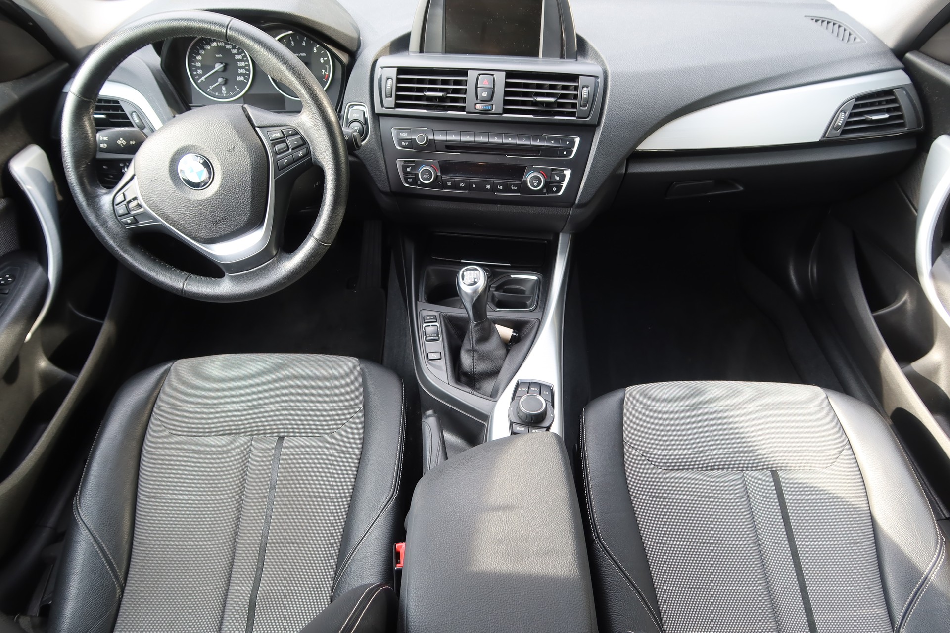 BMW 116i Urban Line-image-12