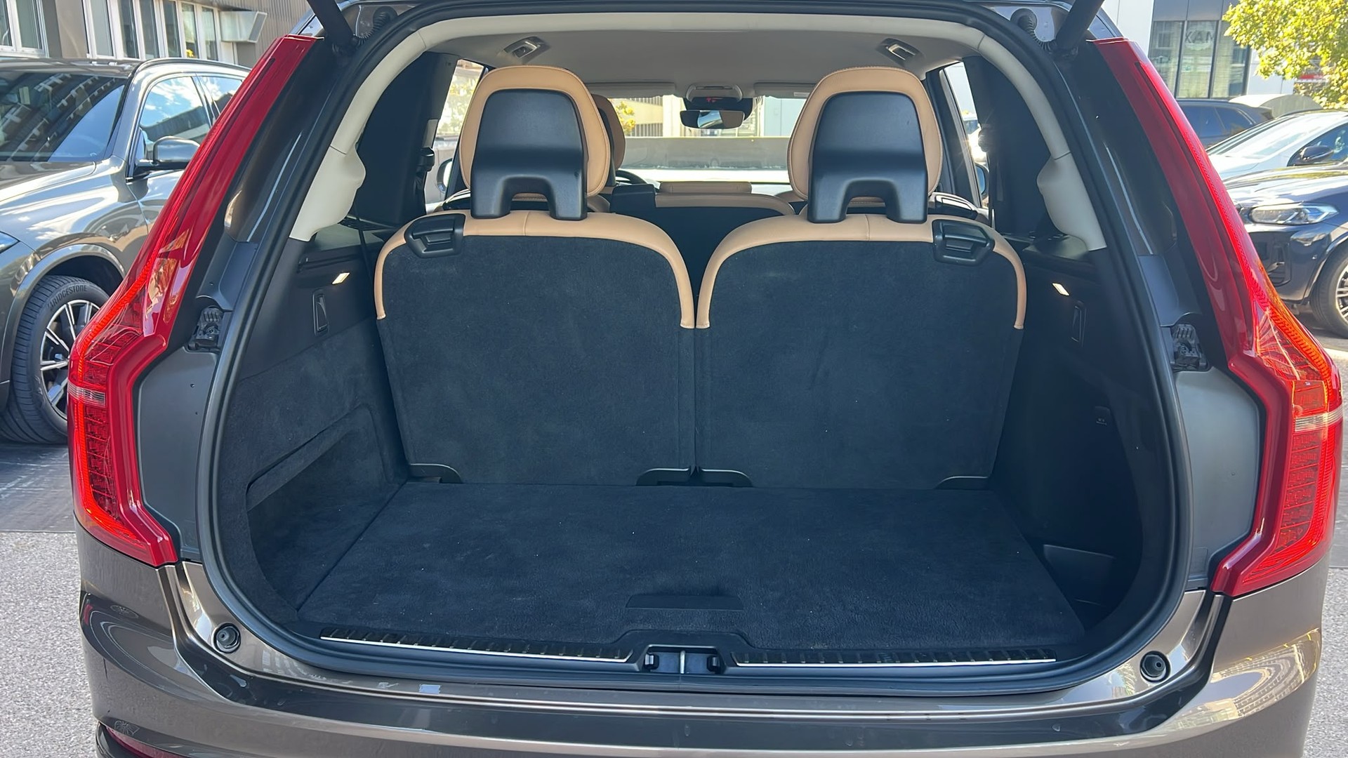 VOLVO XC90 D5 AWD Momentum Geartronic-image-13