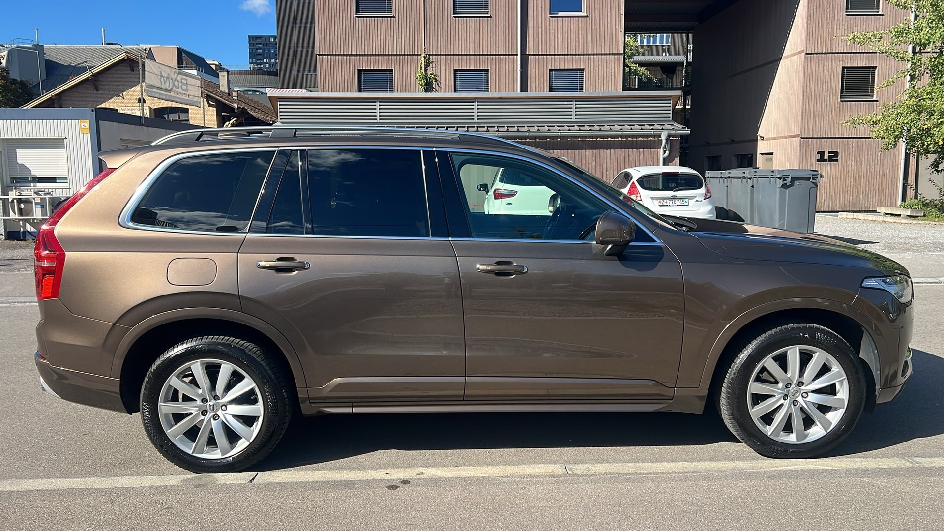 VOLVO XC90 D5 AWD Momentum Geartronic-image-4