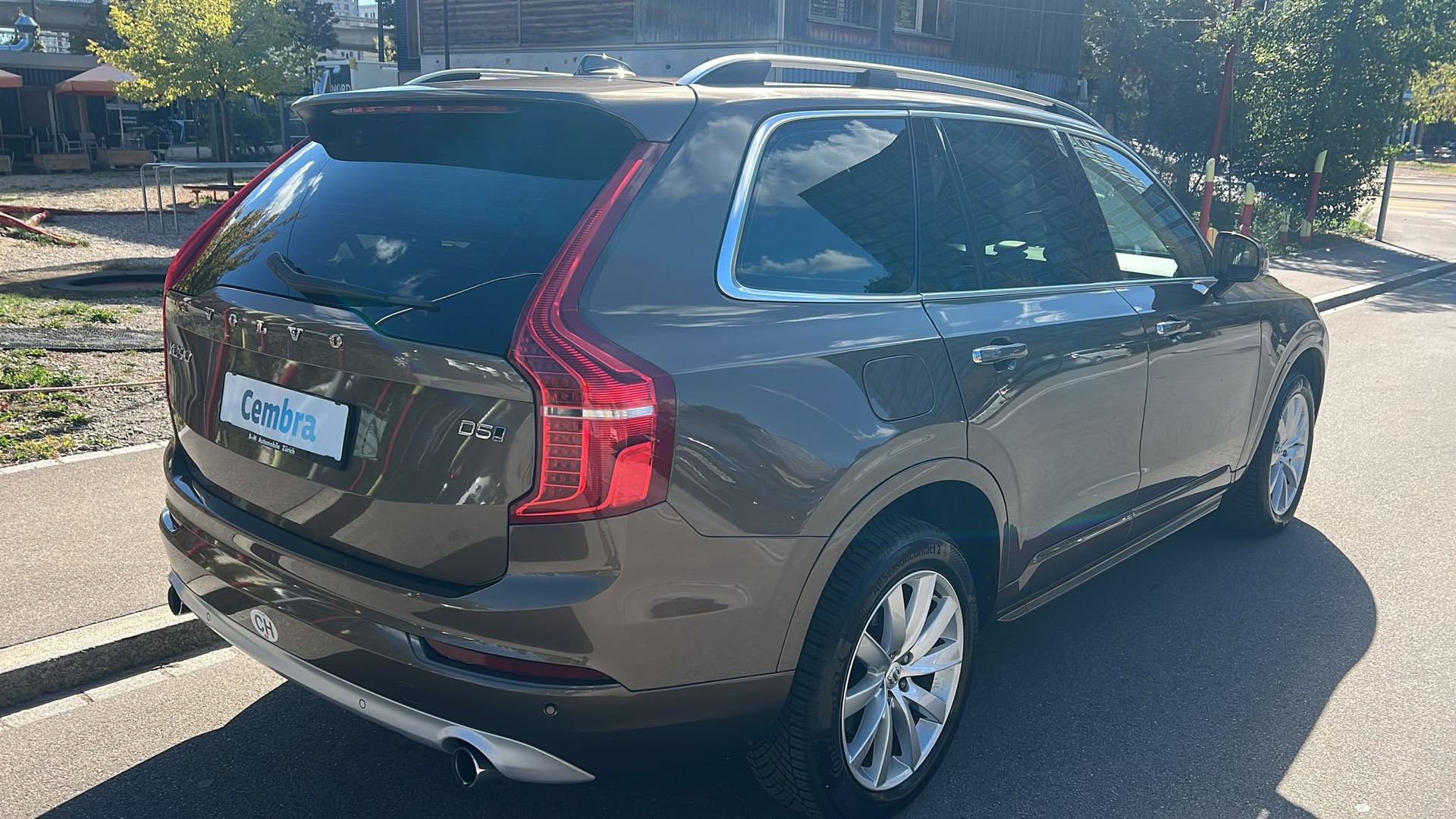VOLVO XC90 D5 AWD Momentum Geartronic-image-3