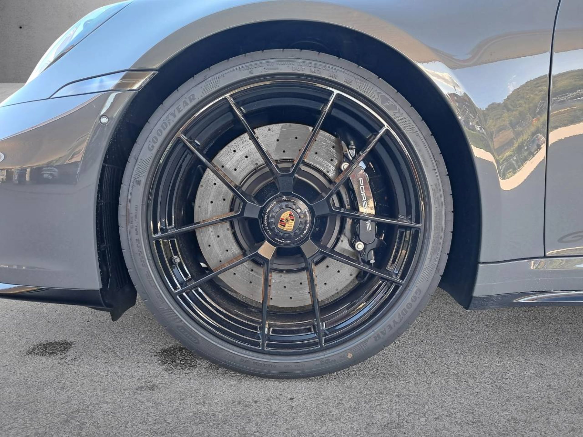 PORSCHE 911 Carrera GTS-image-11